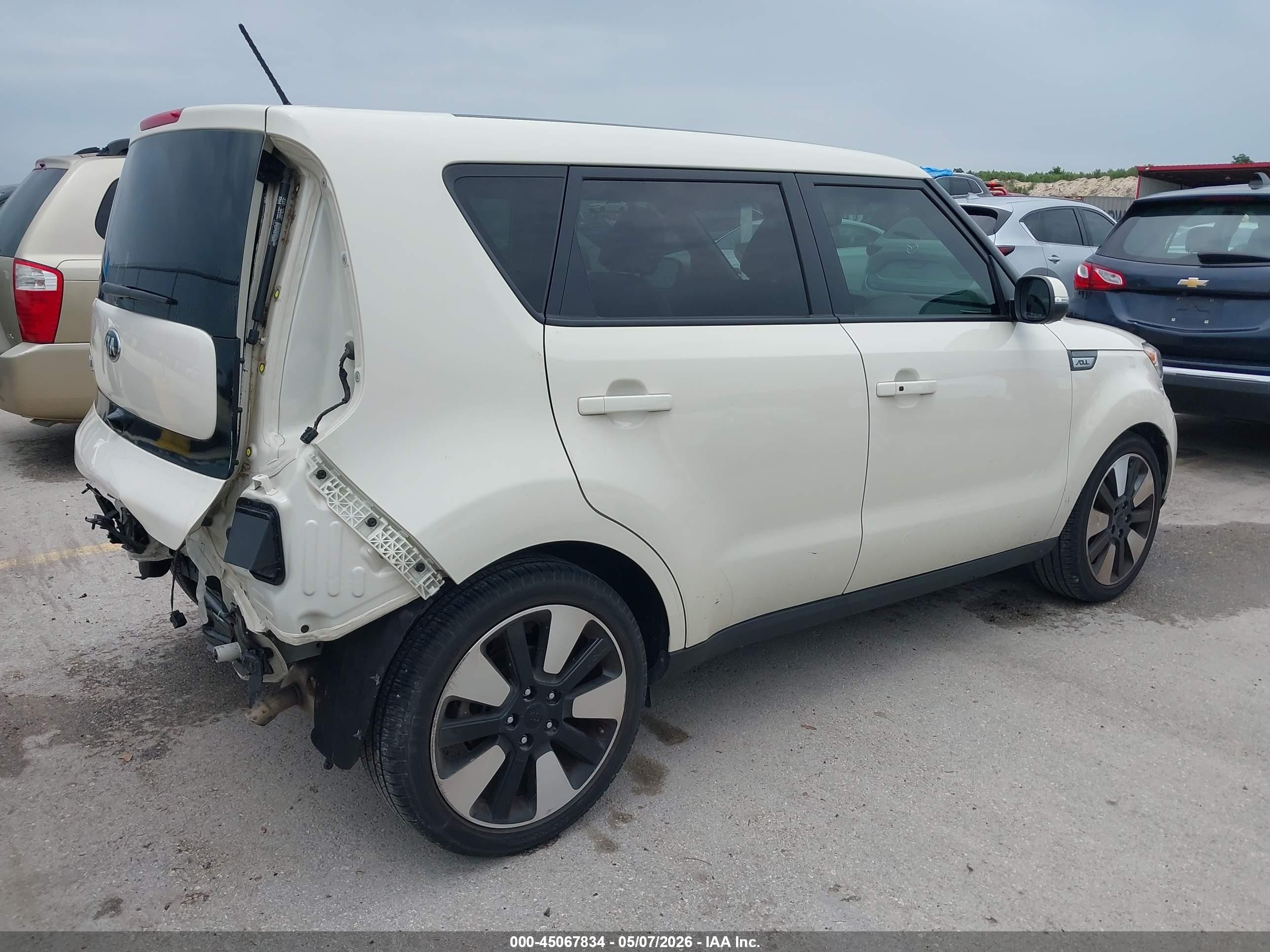 2015 Kia Soul ! Cream vin: KNDJX3A52F7198379