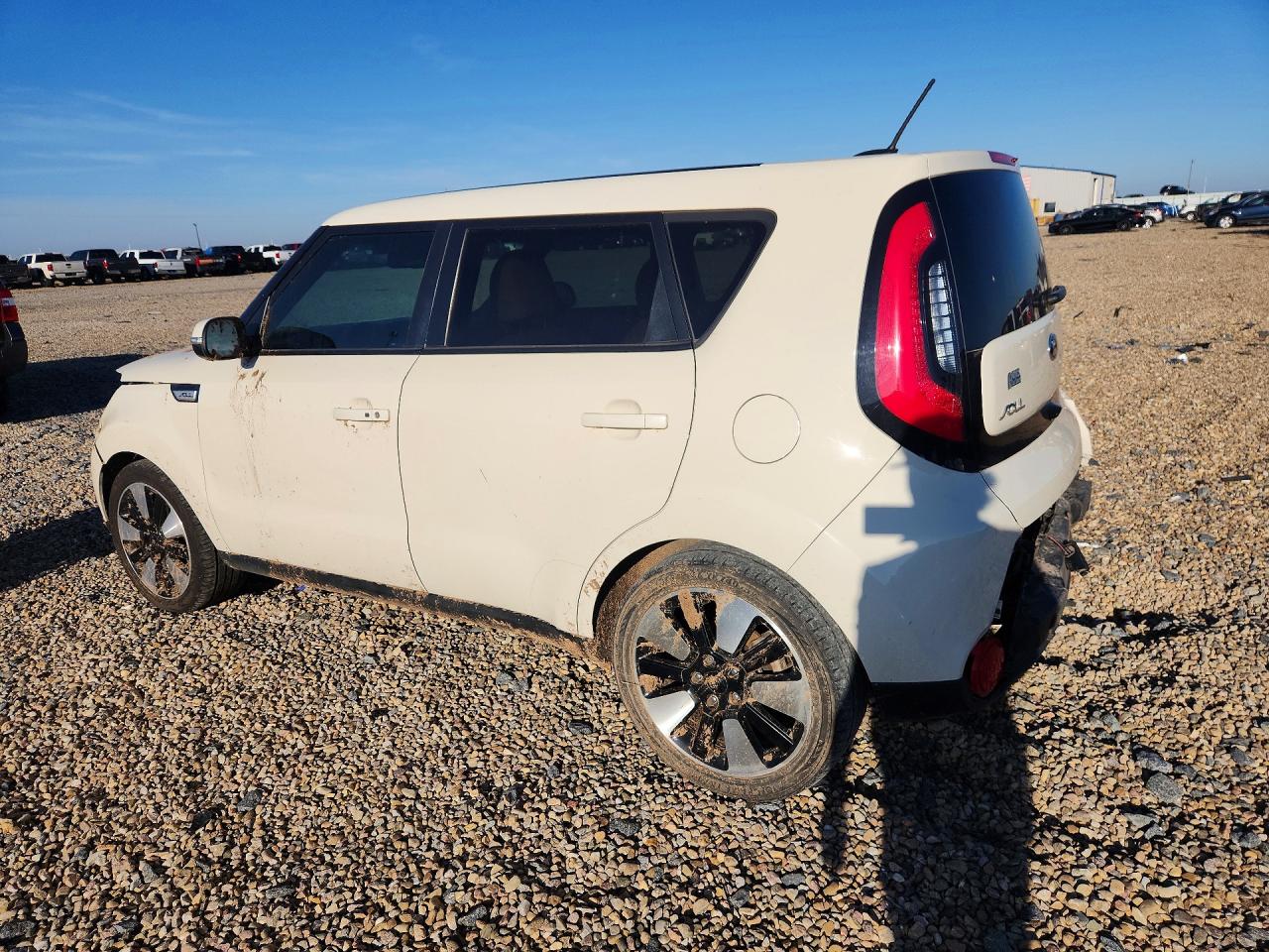2015 Kia Soul ! White vin: KNDJX3A53F7148820