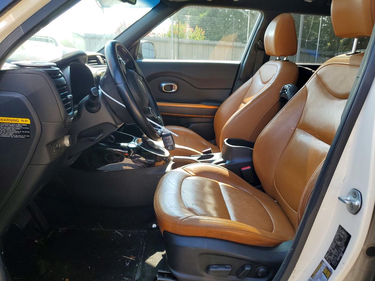 2015 Kia Soul ! Кремовый vin: KNDJX3A54F7118323