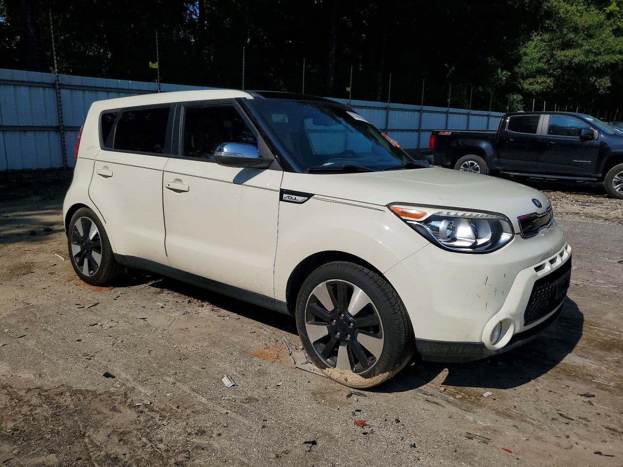 2015 Kia Soul ! Кремовый vin: KNDJX3A54F7118323