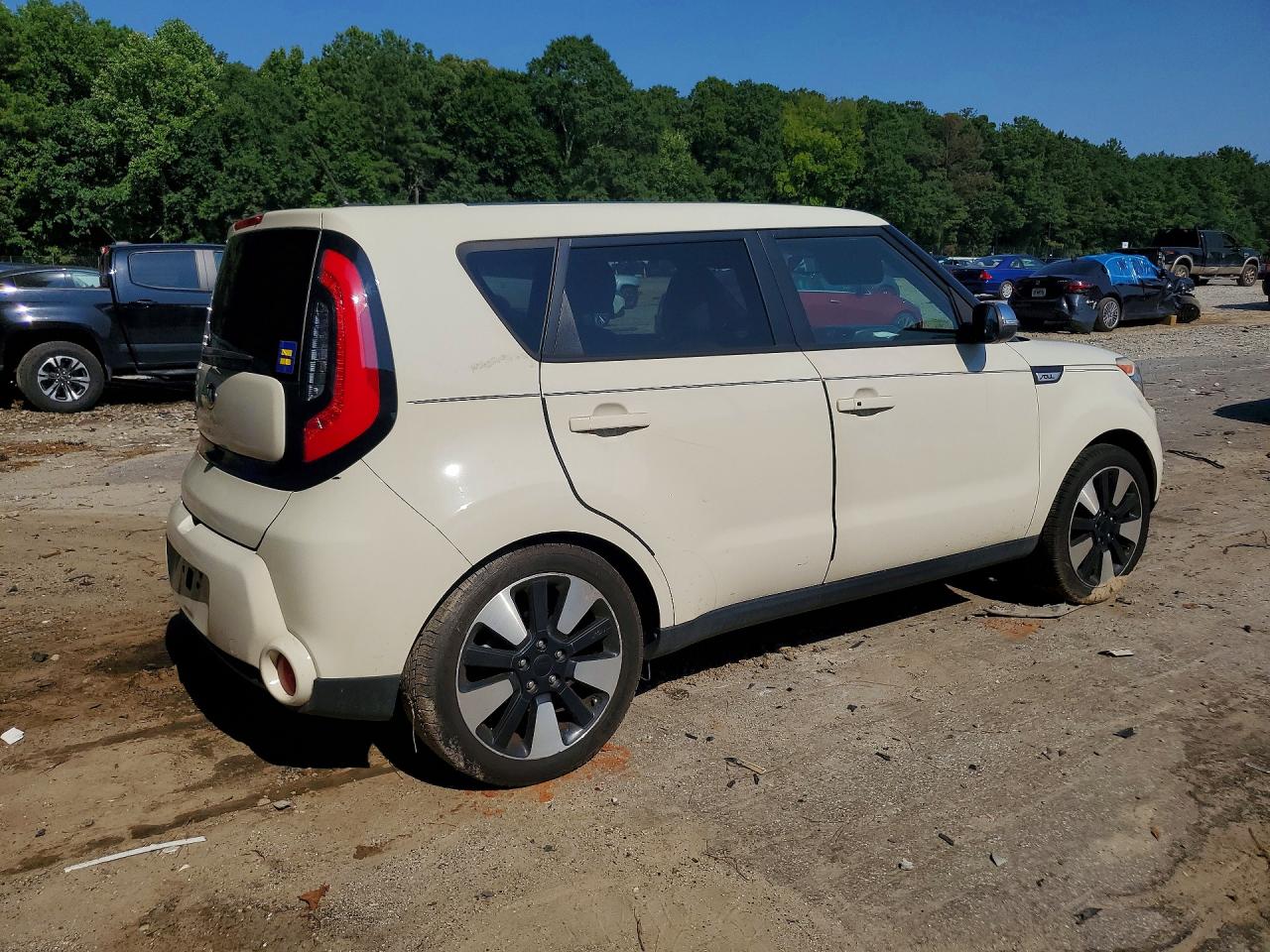2015 Kia Soul ! Кремовый vin: KNDJX3A54F7118323