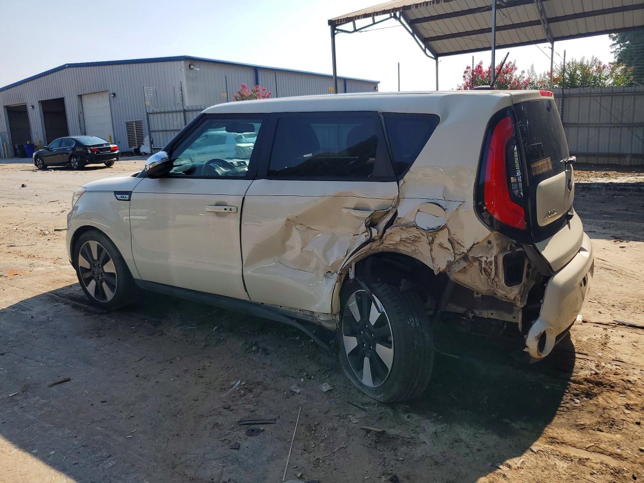 2015 Kia Soul ! Кремовый vin: KNDJX3A54F7118323