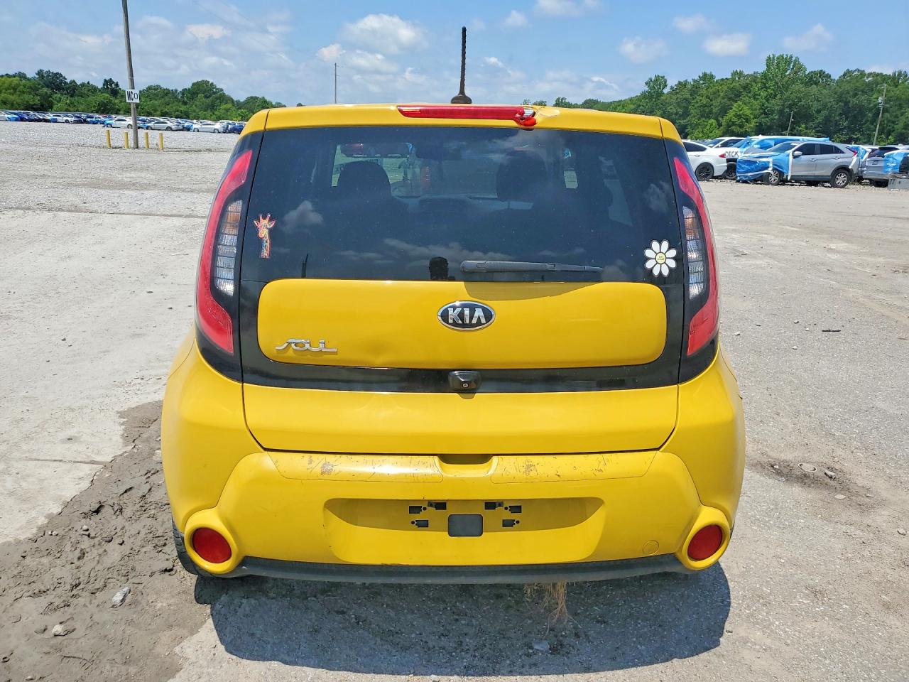 2015 Kia Soul ! Yellow vin: KNDJX3A54F7197766