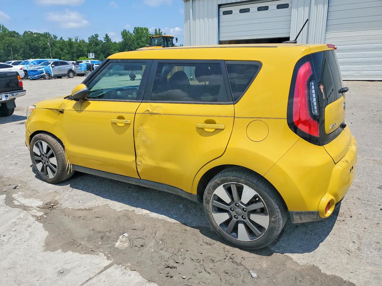 2015 Kia Soul ! Yellow vin: KNDJX3A54F7197766