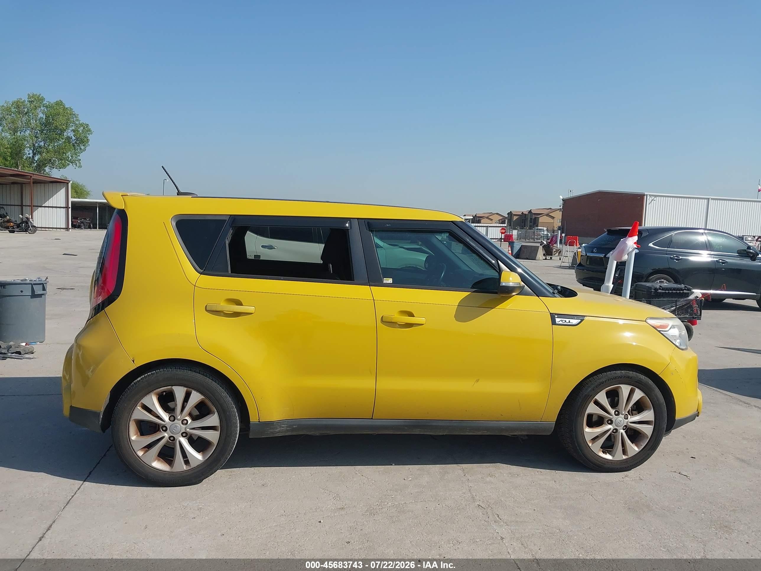 2015 Kia Soul ! Yellow vin: KNDJX3A54F7197931