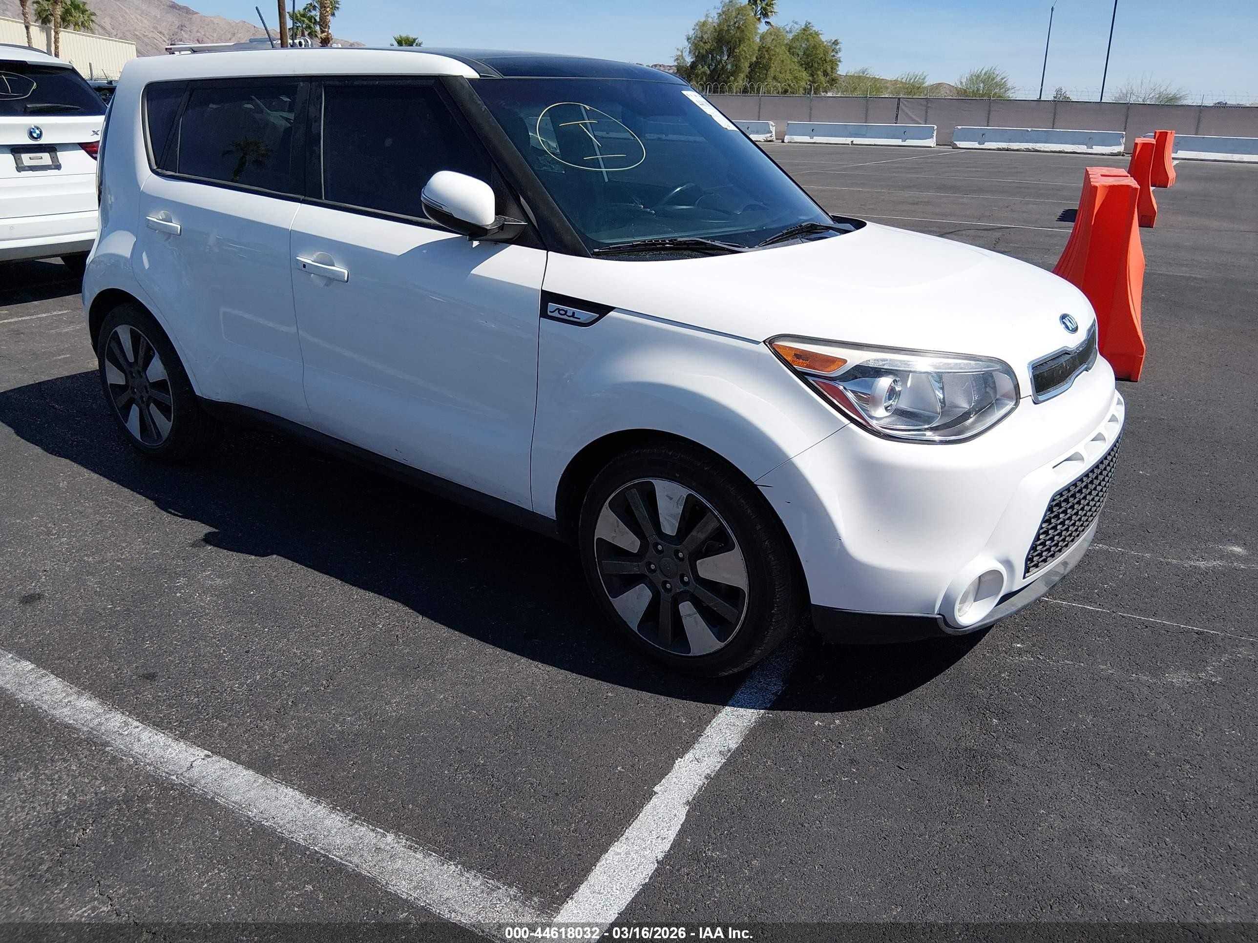 2015 Kia Soul ! White vin: KNDJX3A54F7208622
