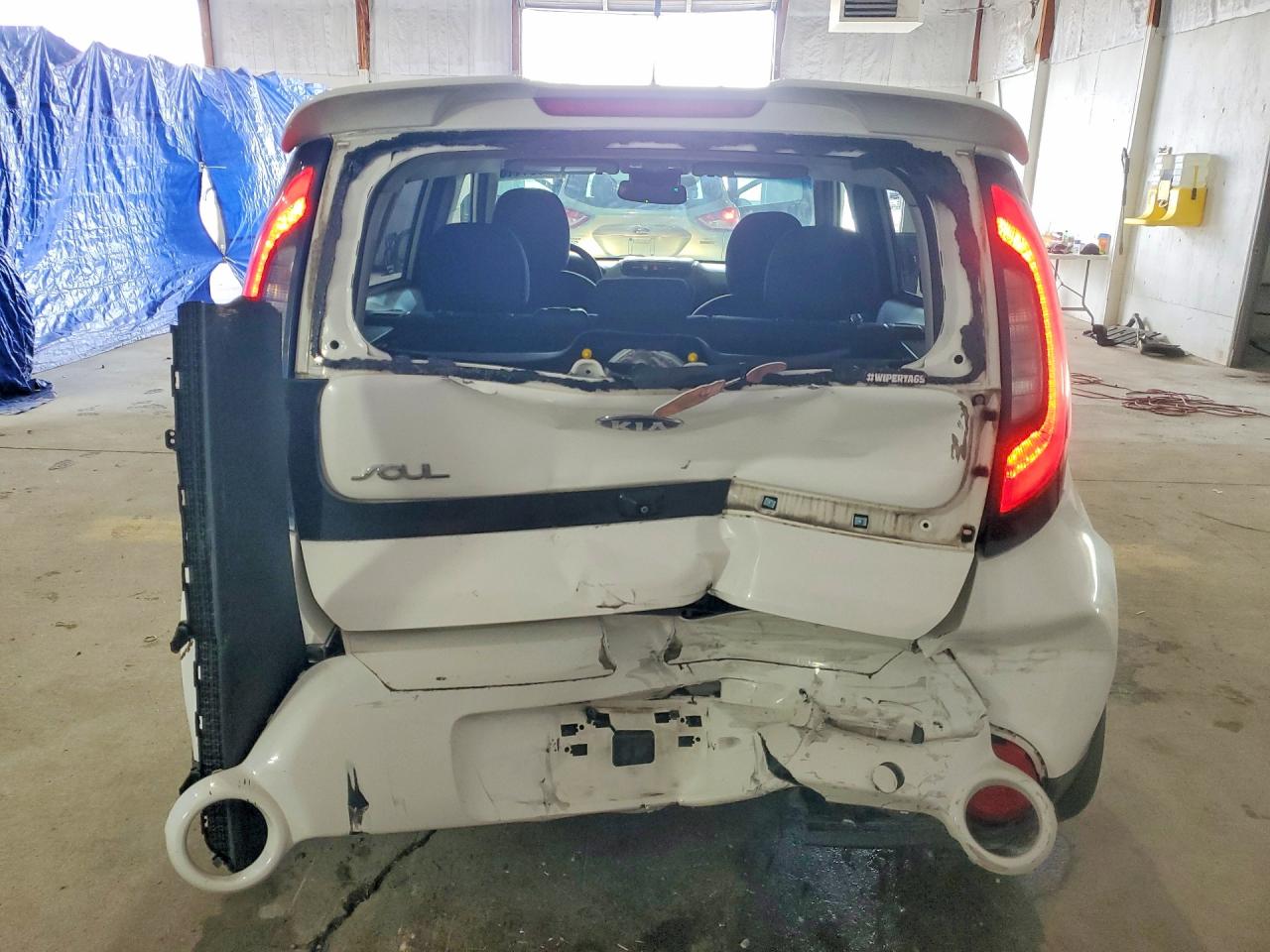 2015 Kia Soul ! White vin: KNDJX3A55F7170415