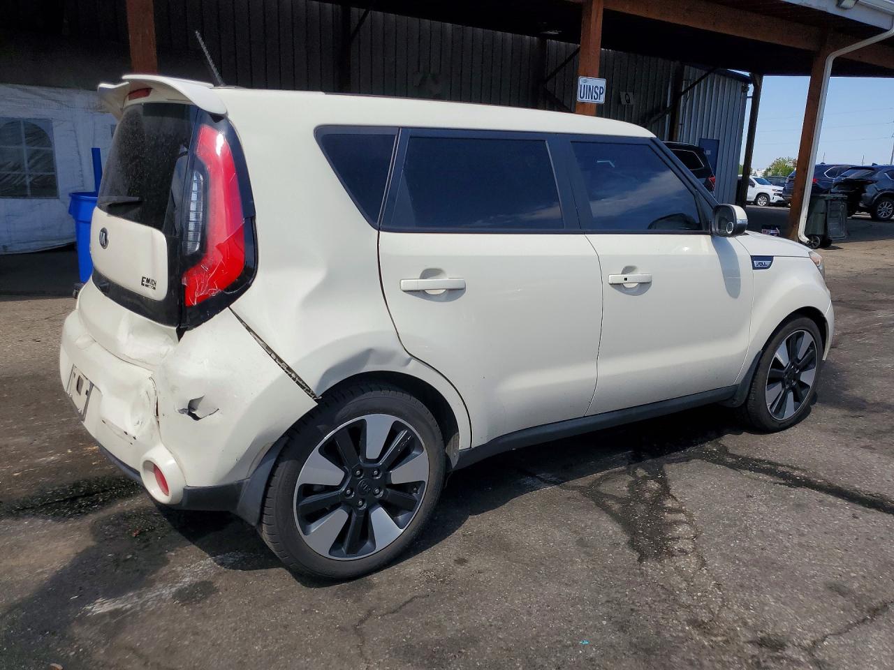 2015 Kia Soul ! Cream vin: KNDJX3A56F7173940