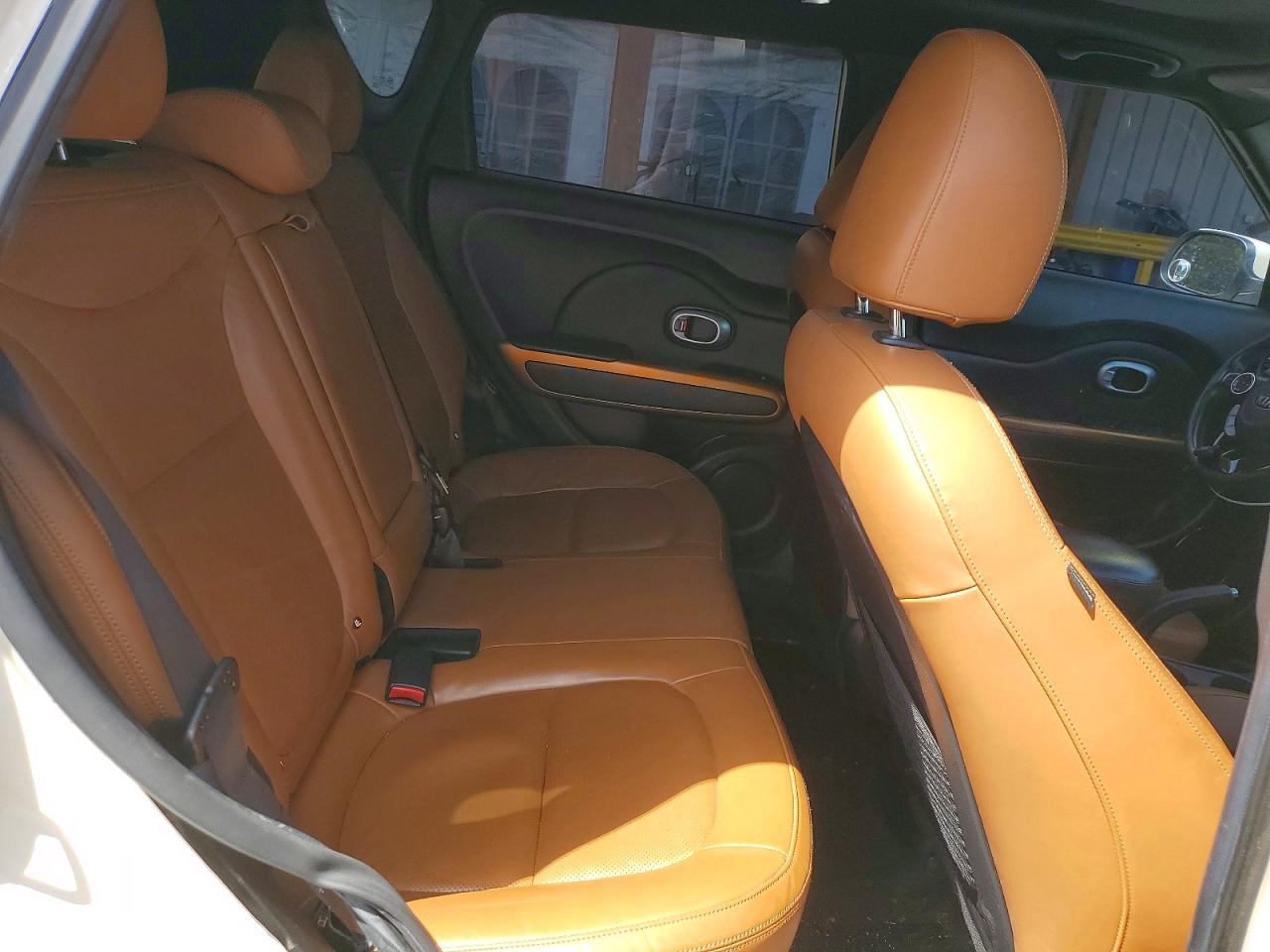 2015 Kia Soul ! Cream vin: KNDJX3A56F7173940