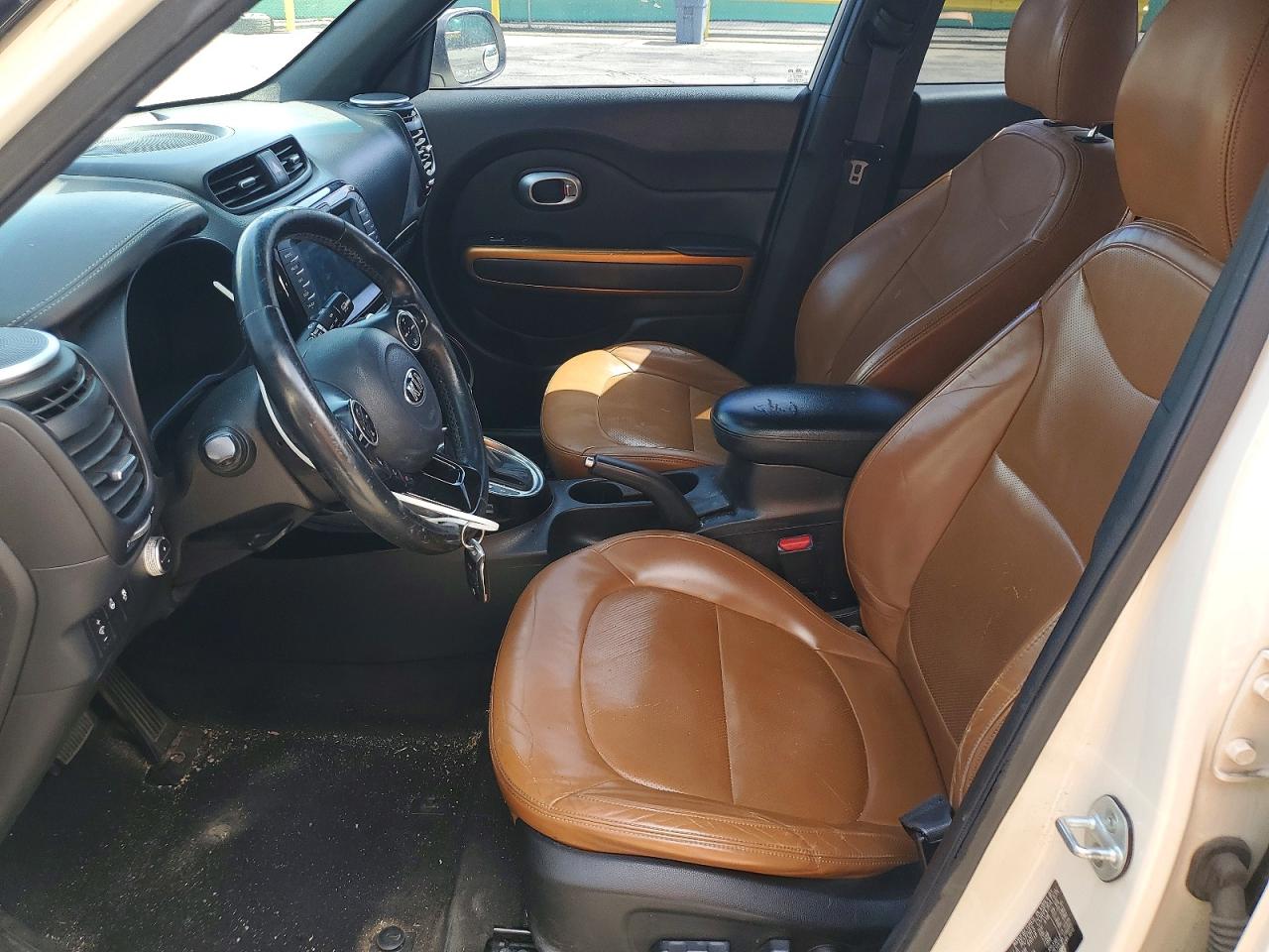 2015 Kia Soul ! Cream vin: KNDJX3A56F7173940