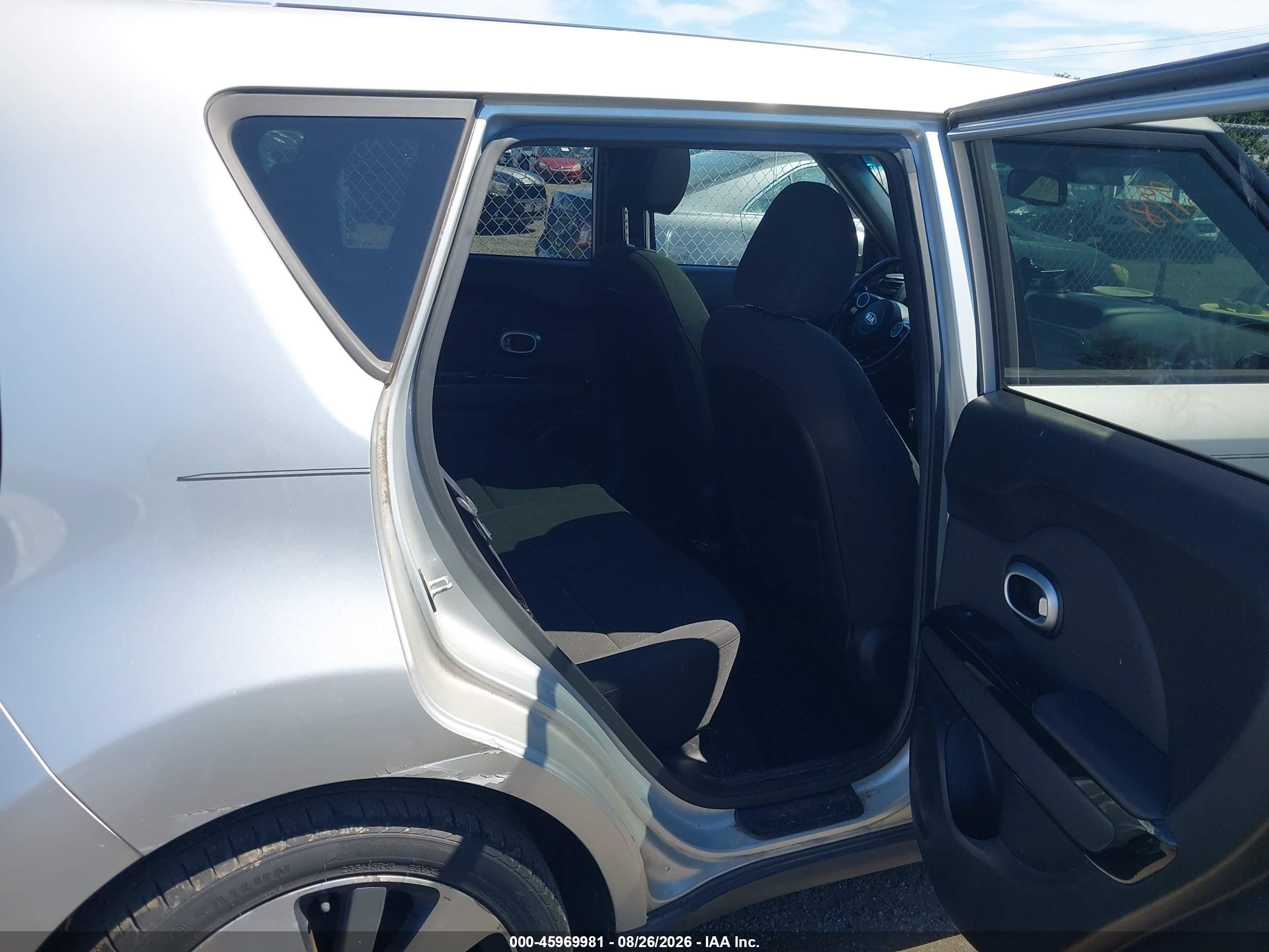 2015 Kia Soul ! Silver vin: KNDJX3A56F7767119
