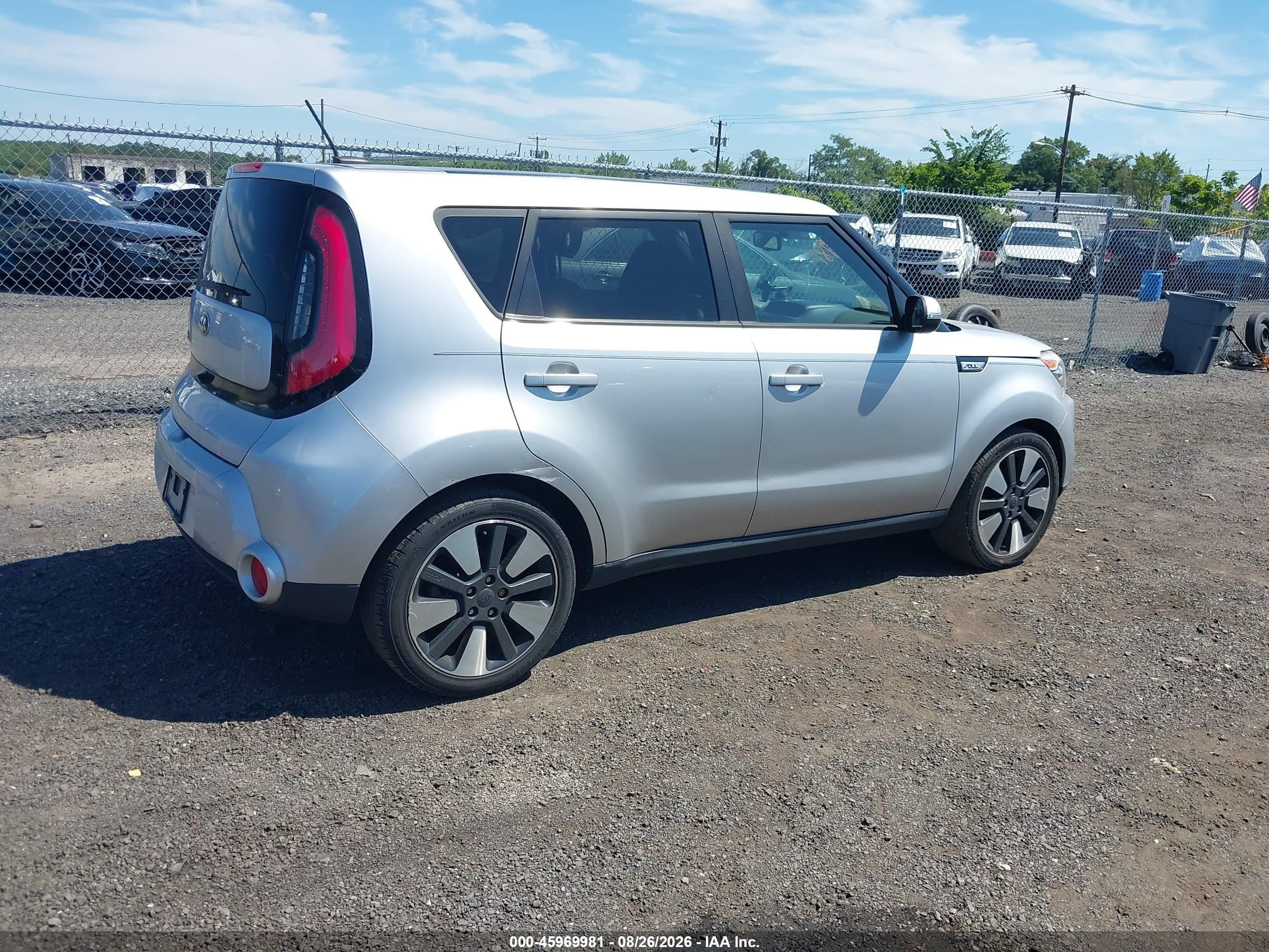 2015 Kia Soul ! Silver vin: KNDJX3A56F7767119