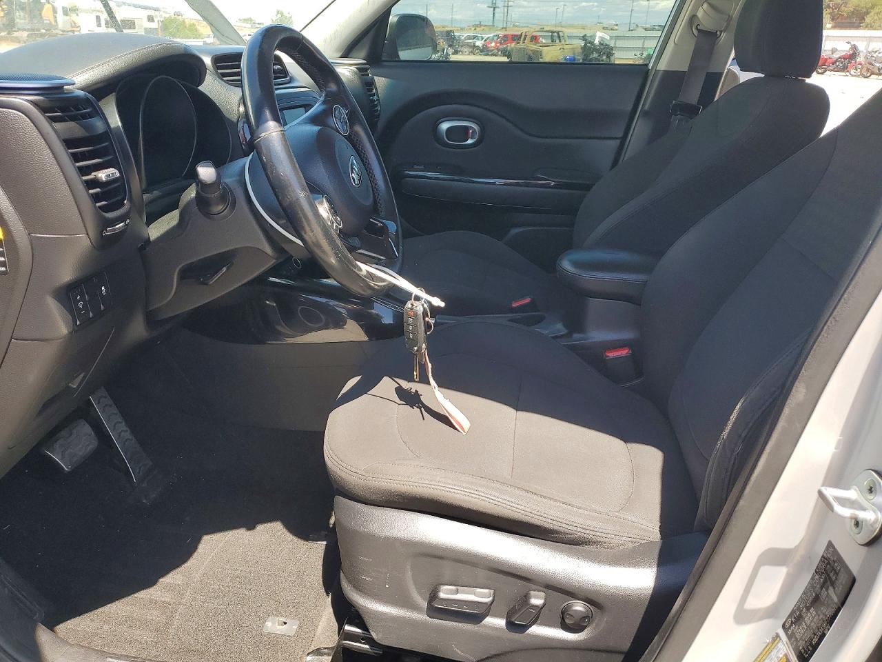 2015 Kia Soul ! Silver vin: KNDJX3A56F7770571