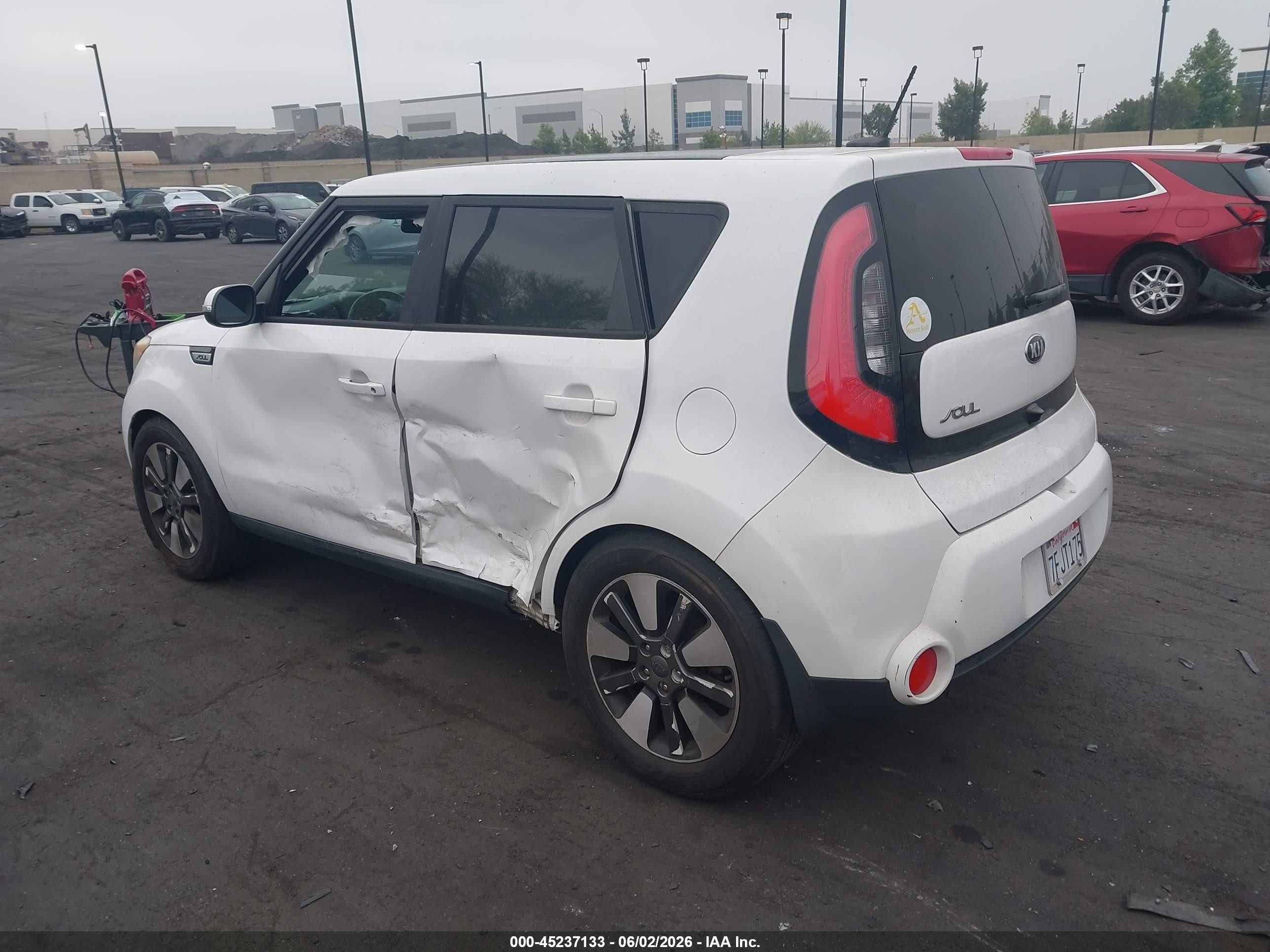 2014 Kia Soul ! White vin: KNDJX3A58E7087396