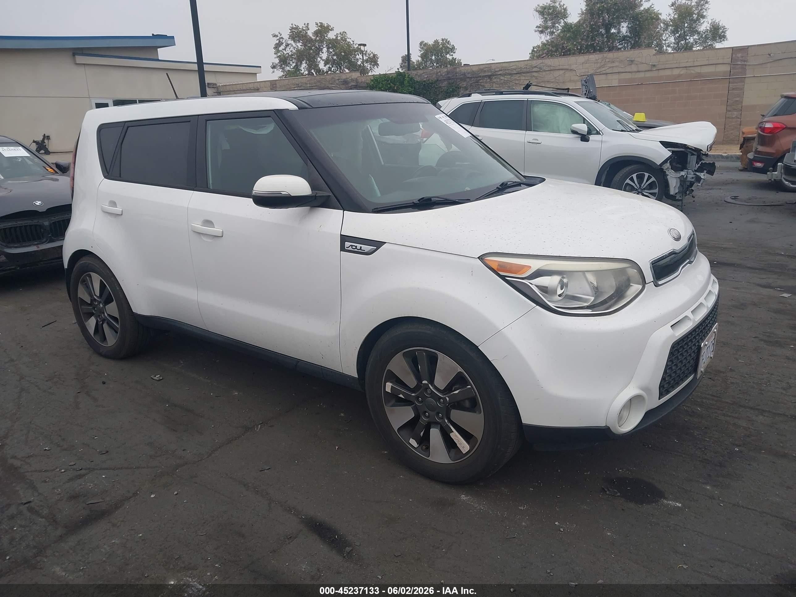 2014 Kia Soul ! White vin: KNDJX3A58E7087396
