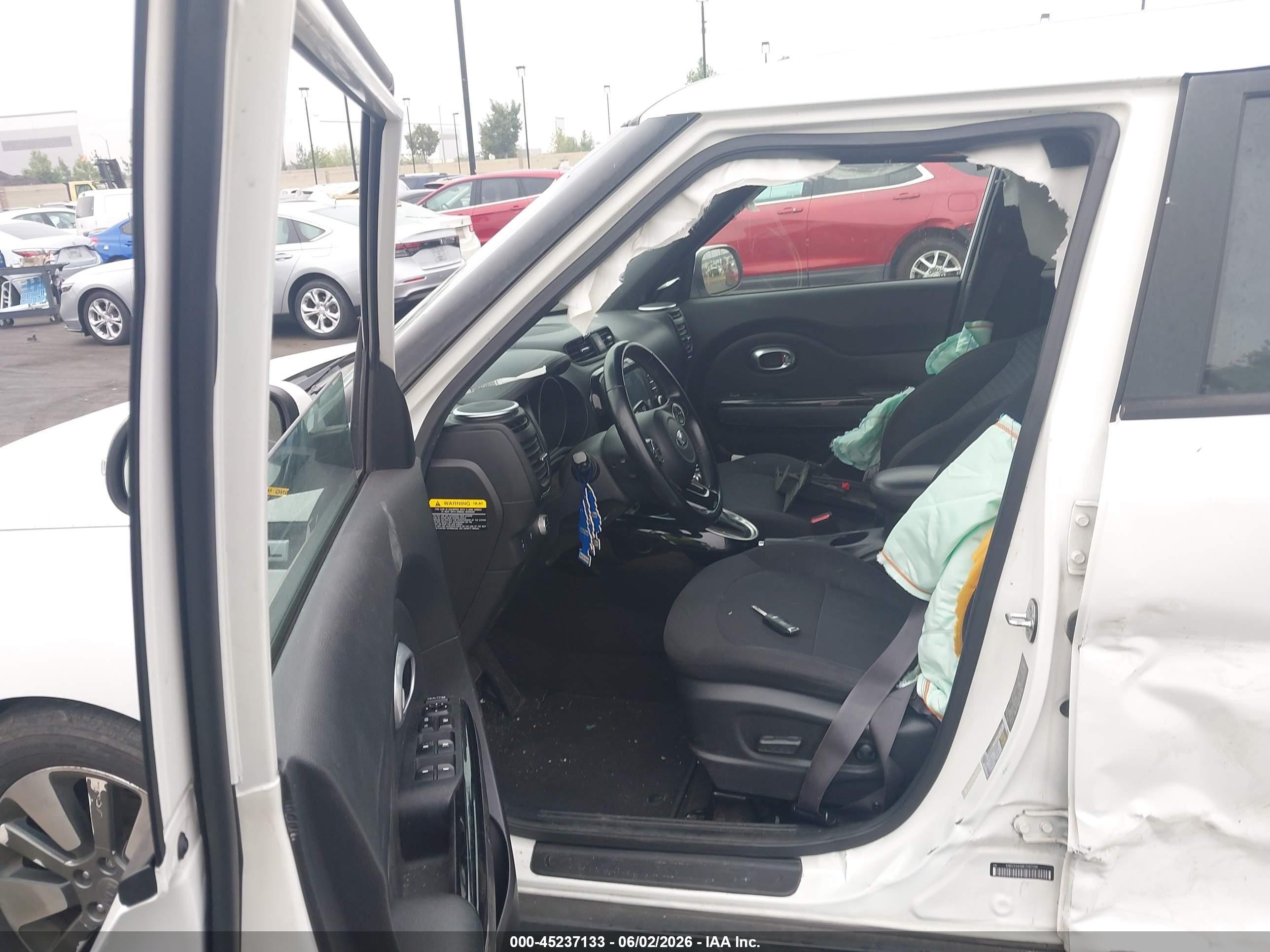 2014 Kia Soul ! White vin: KNDJX3A58E7087396