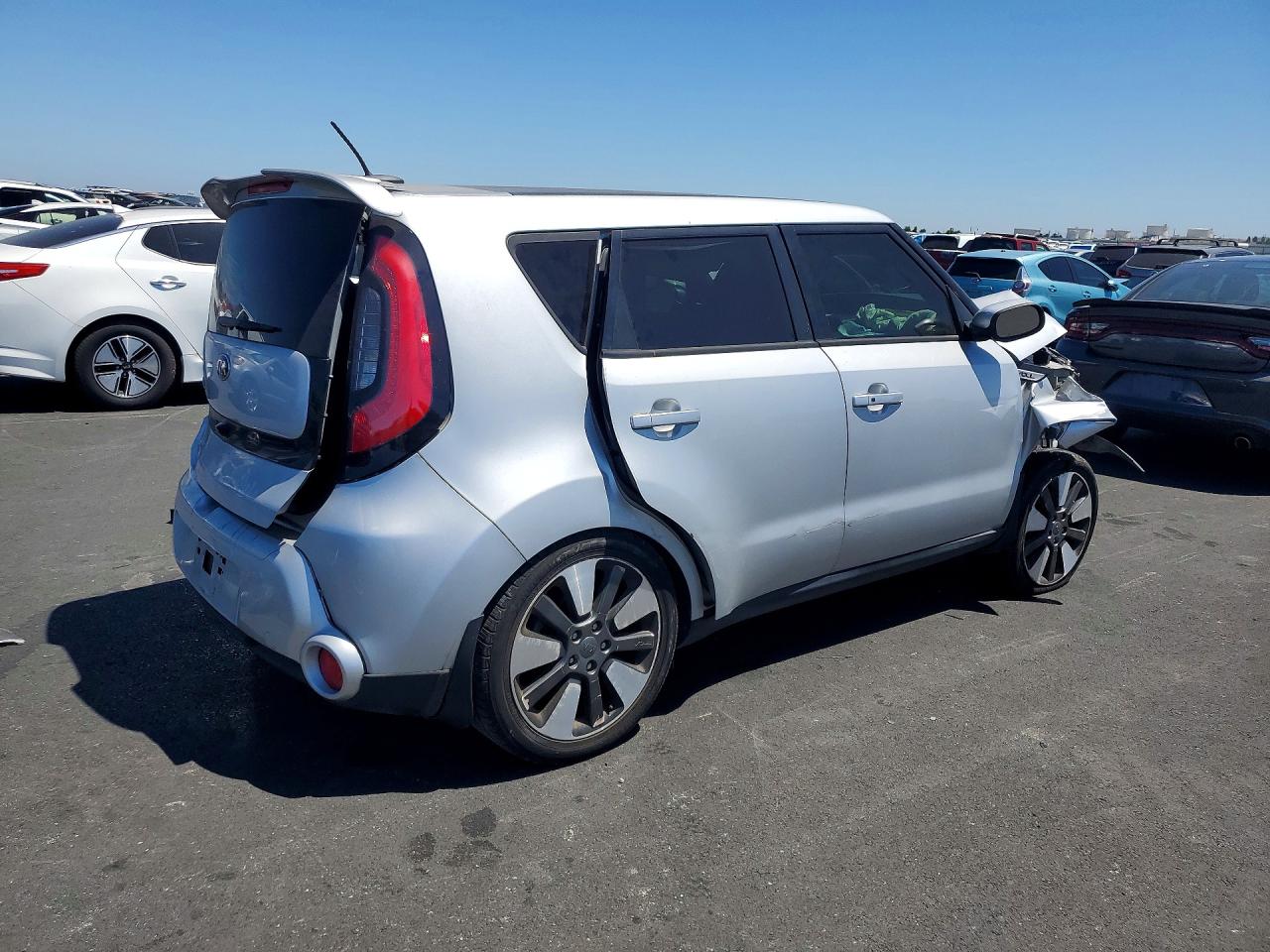 2014 Kia Soul Silver vin: KNDJX3A58E7733780