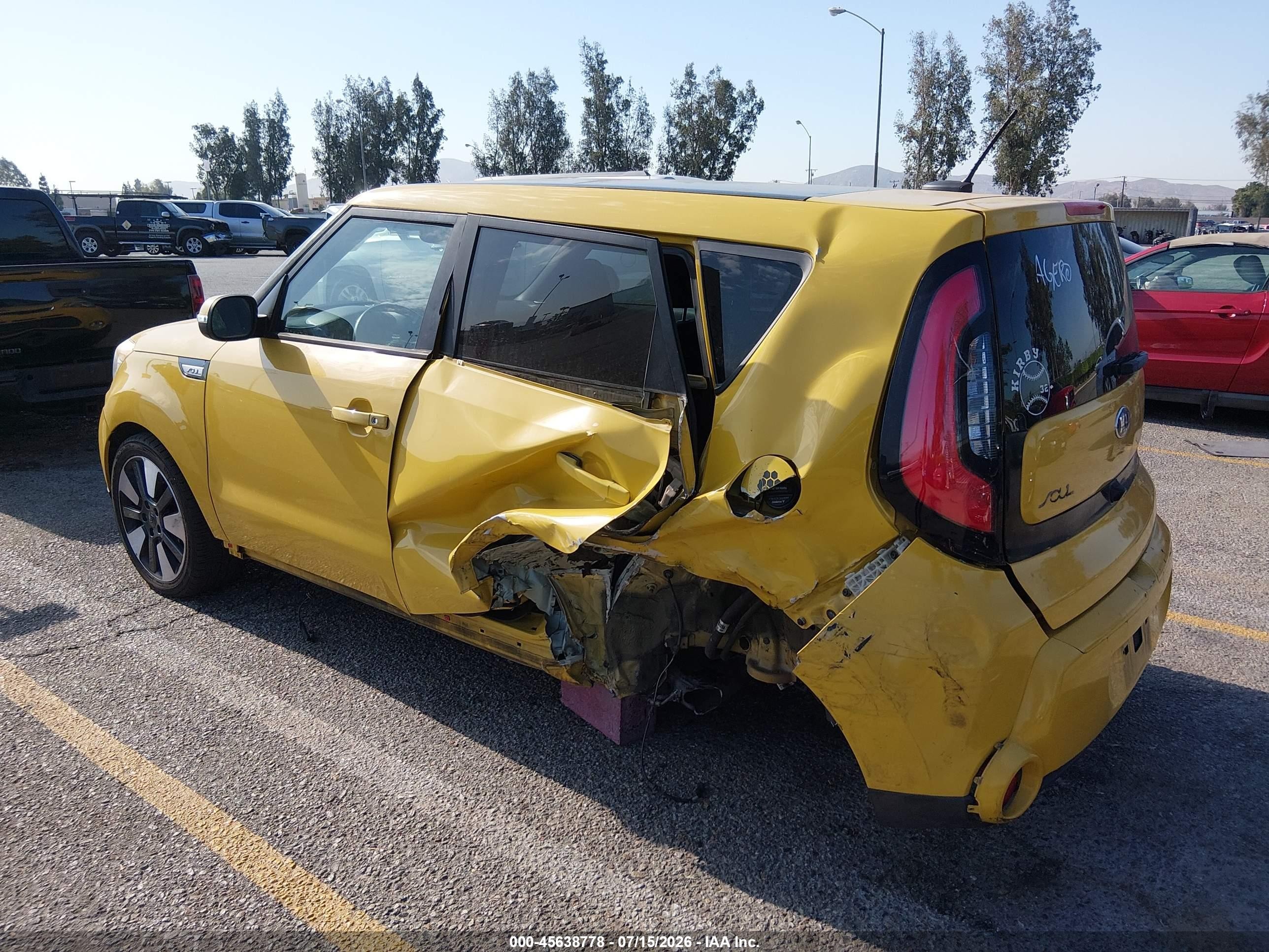 2015 Kia Soul ! Yellow vin: KNDJX3A58F7218148