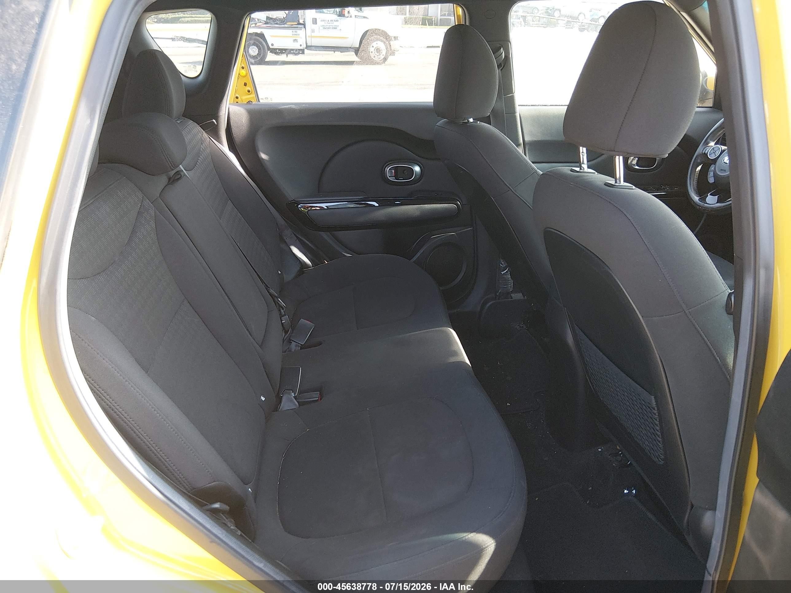 2015 Kia Soul ! Yellow vin: KNDJX3A58F7218148