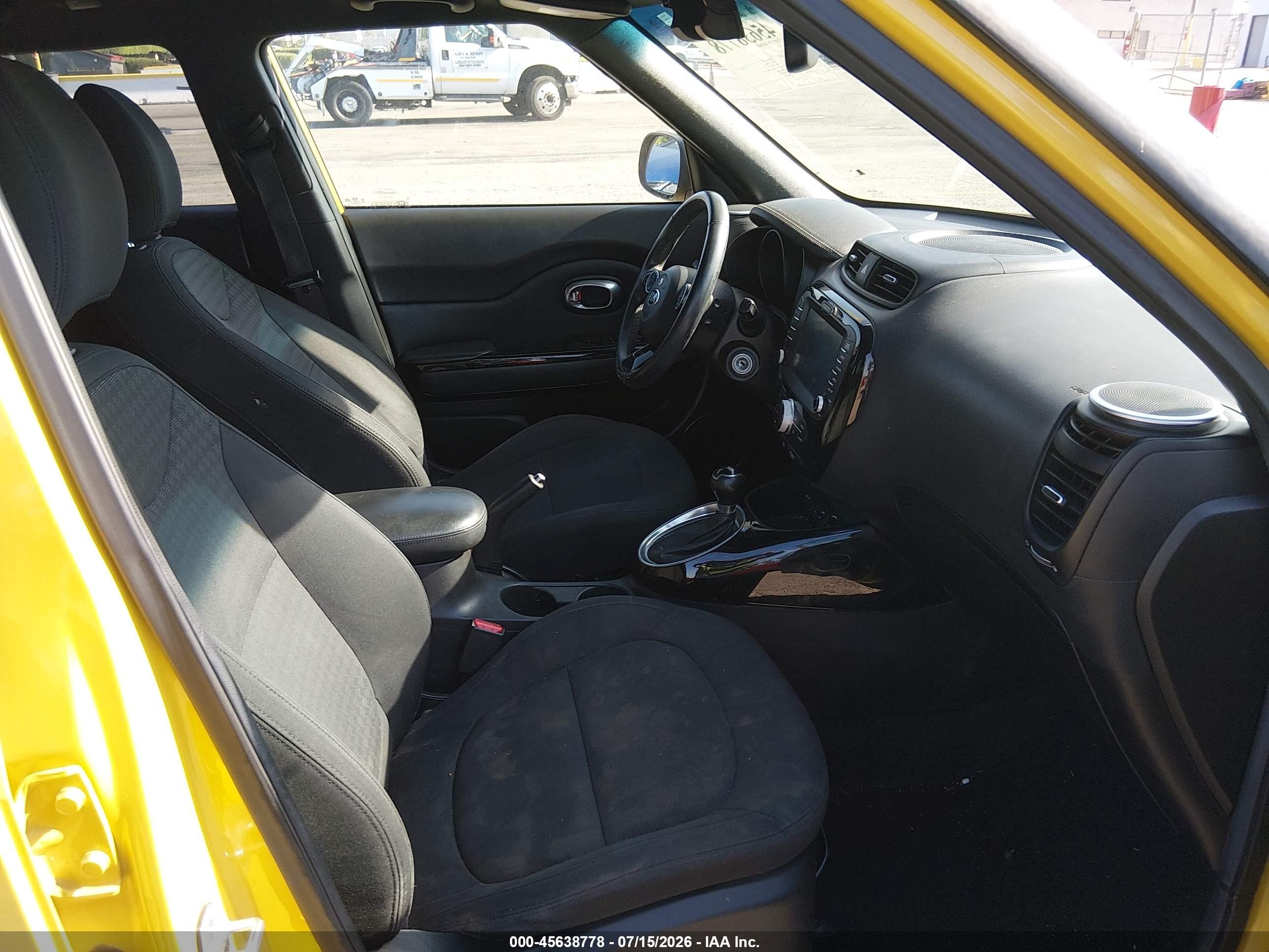2015 Kia Soul ! Yellow vin: KNDJX3A58F7218148