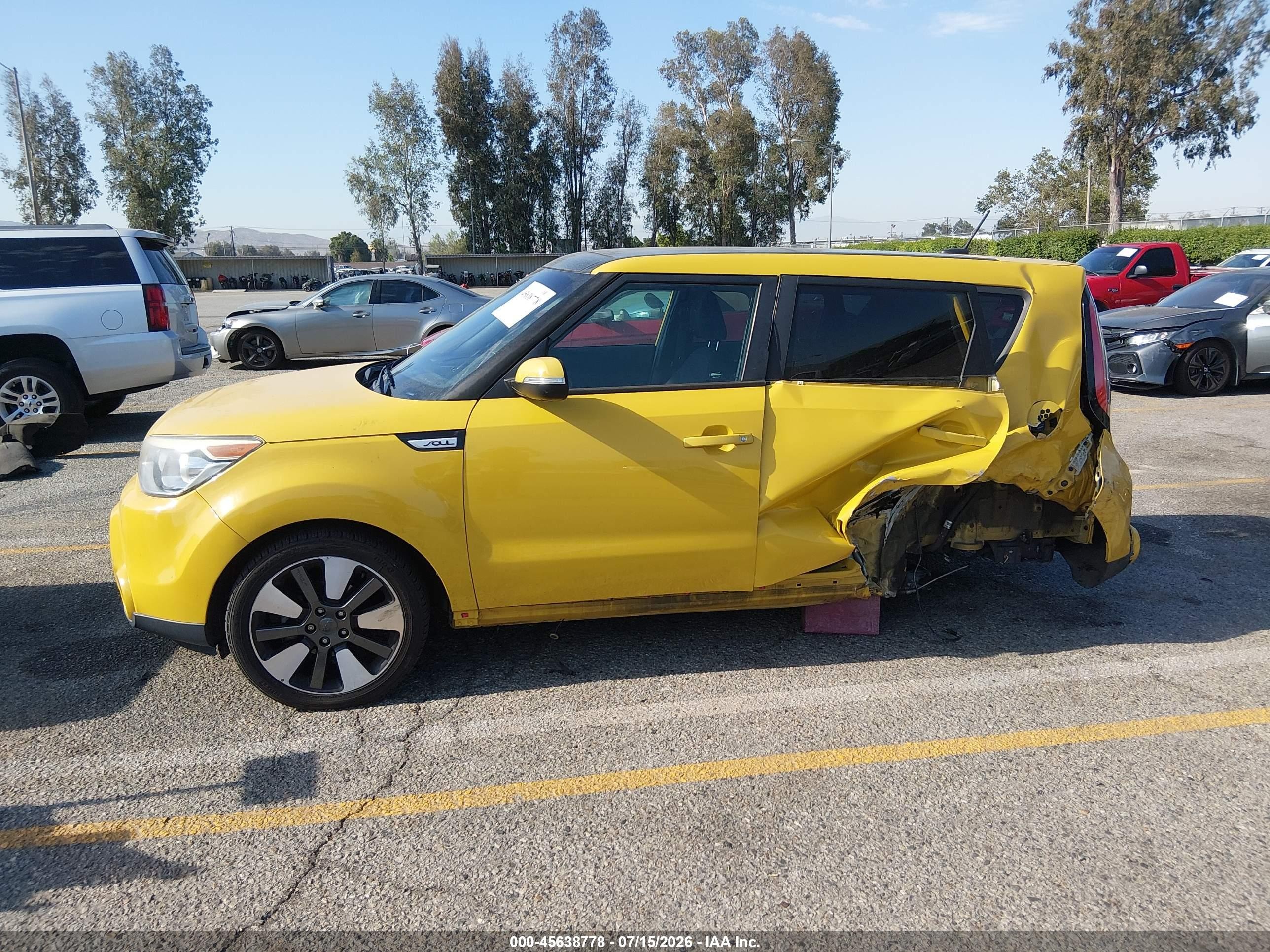 2015 Kia Soul ! Yellow vin: KNDJX3A58F7218148