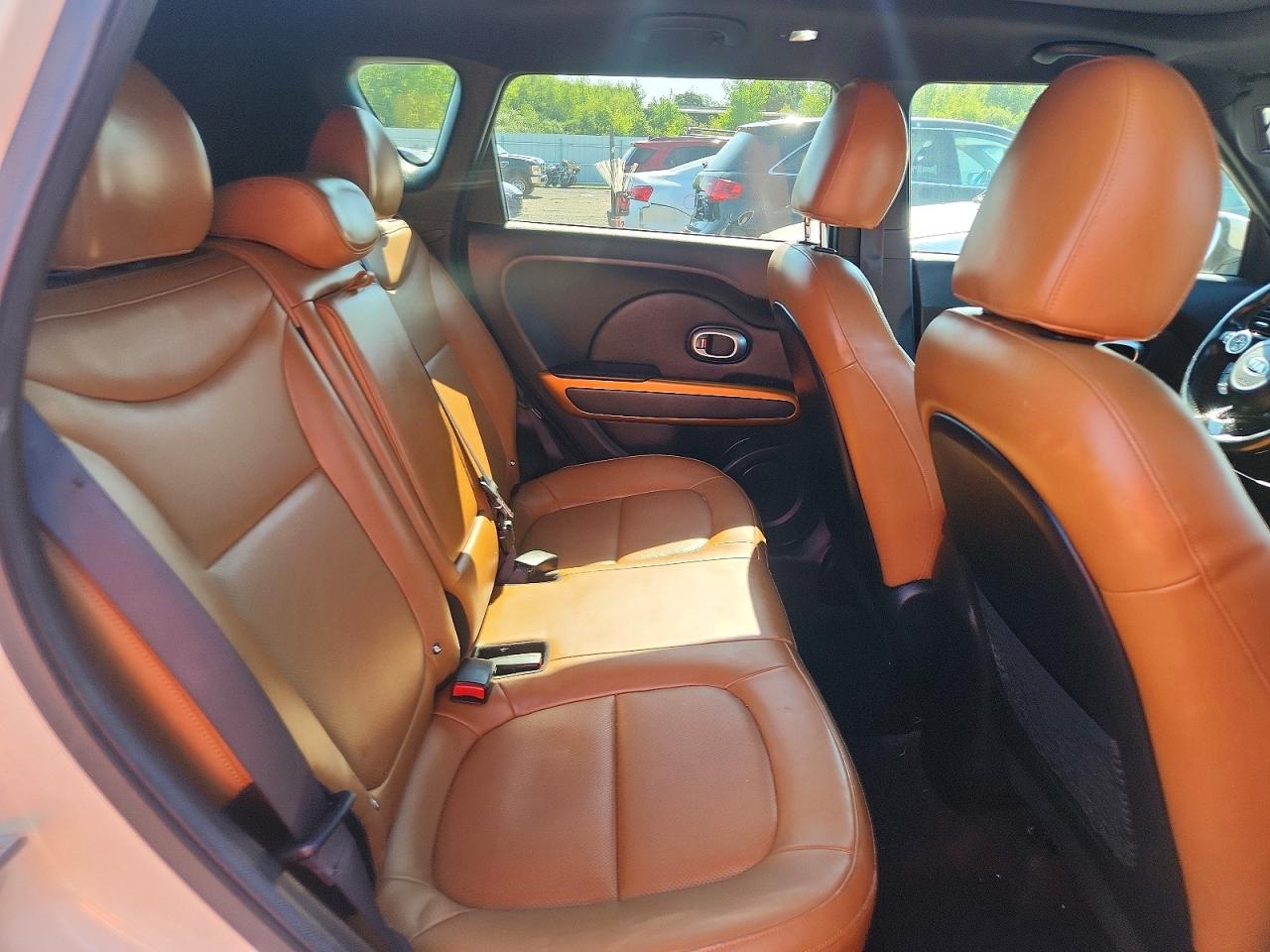 2015 Kia Soul ! Белый vin: KNDJX3A59F7127731