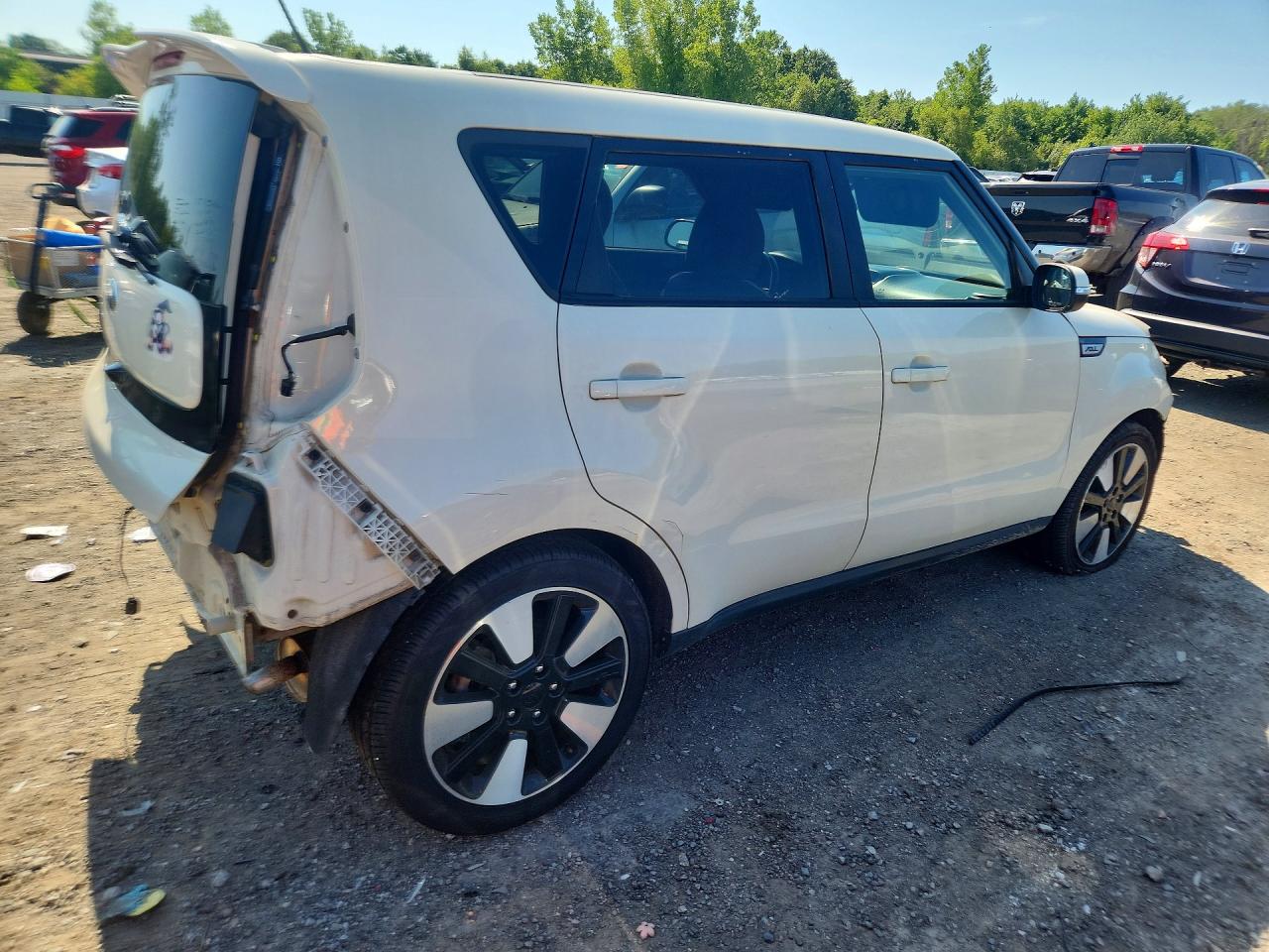 2015 Kia Soul ! Белый vin: KNDJX3A59F7127731