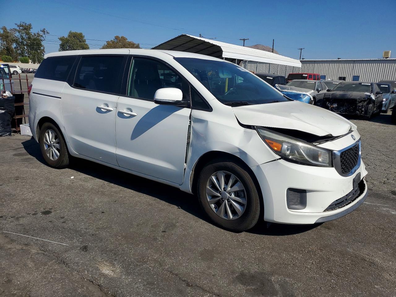 2016 Kia Sedona L White vin: KNDMA5C10G6120789