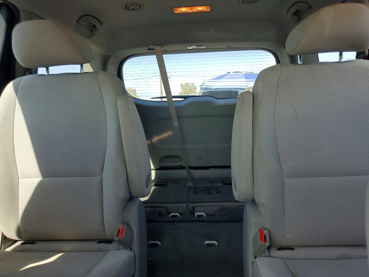2016 Kia Sedona L White vin: KNDMA5C10G6120789
