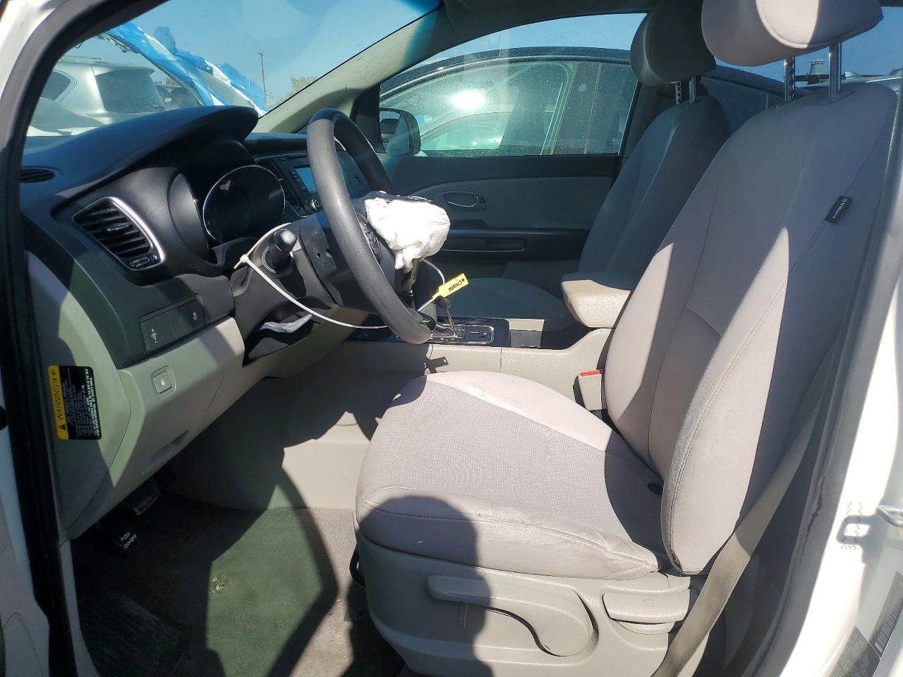 2016 Kia Sedona L White vin: KNDMA5C10G6120789