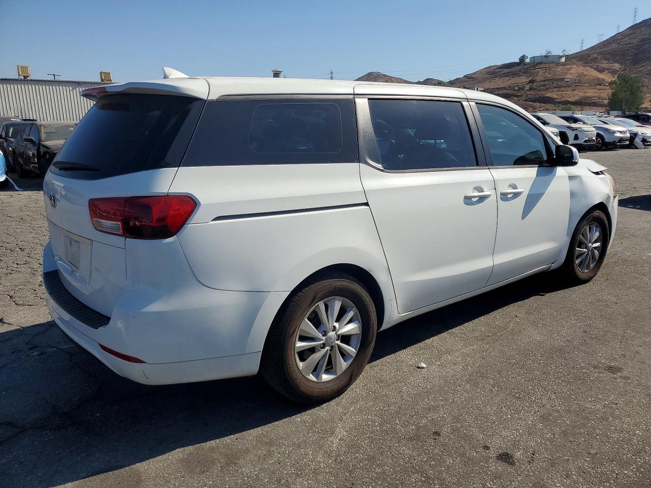 2016 Kia Sedona L White vin: KNDMA5C10G6120789