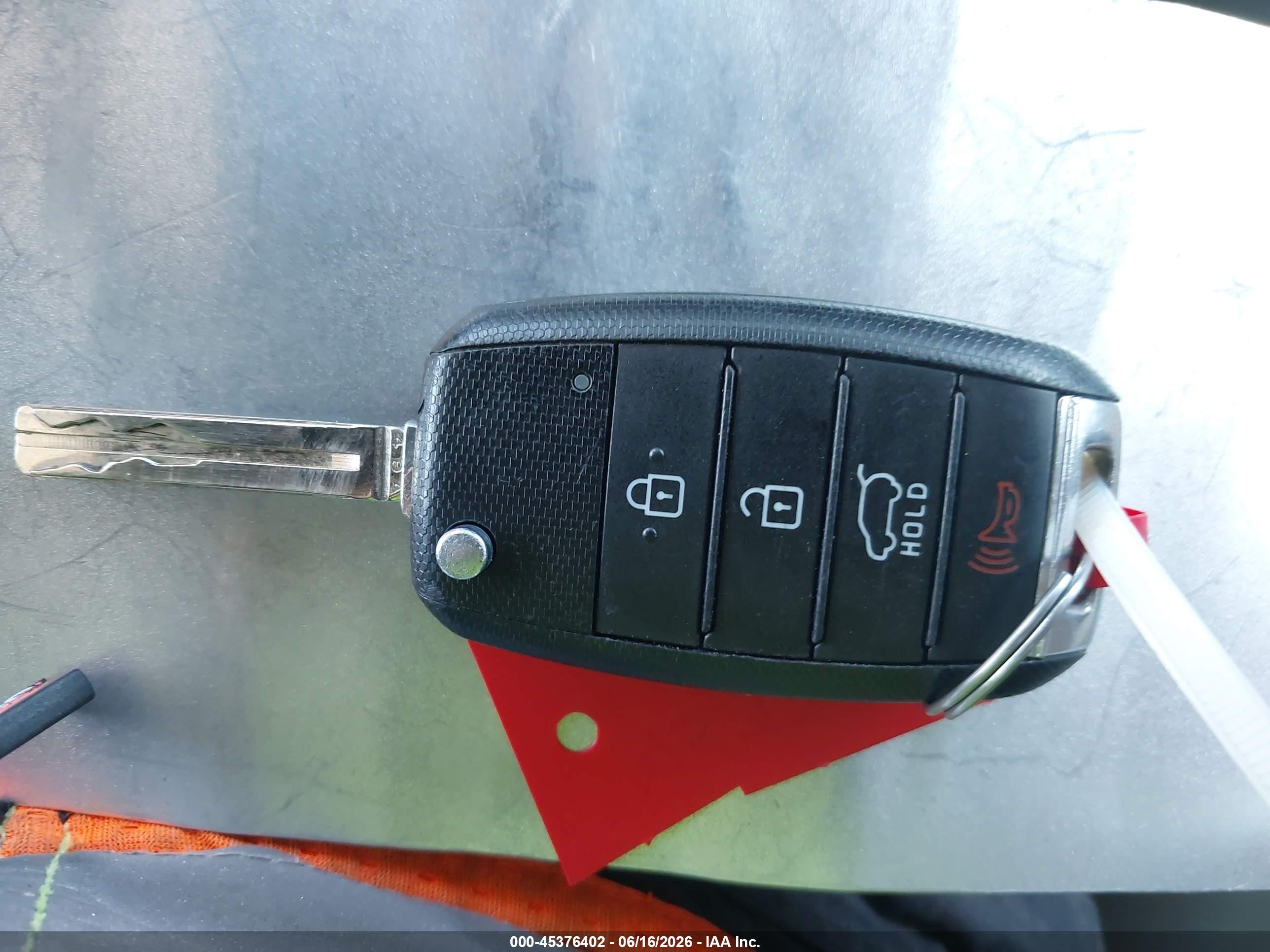 2015 Kia Sedona L White vin: KNDMA5C13F6029420