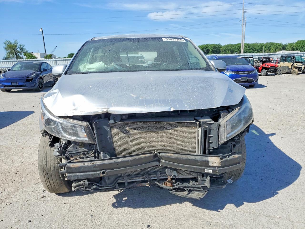 2017 Kia Sedona L Silver vin: KNDMA5C15H6284105