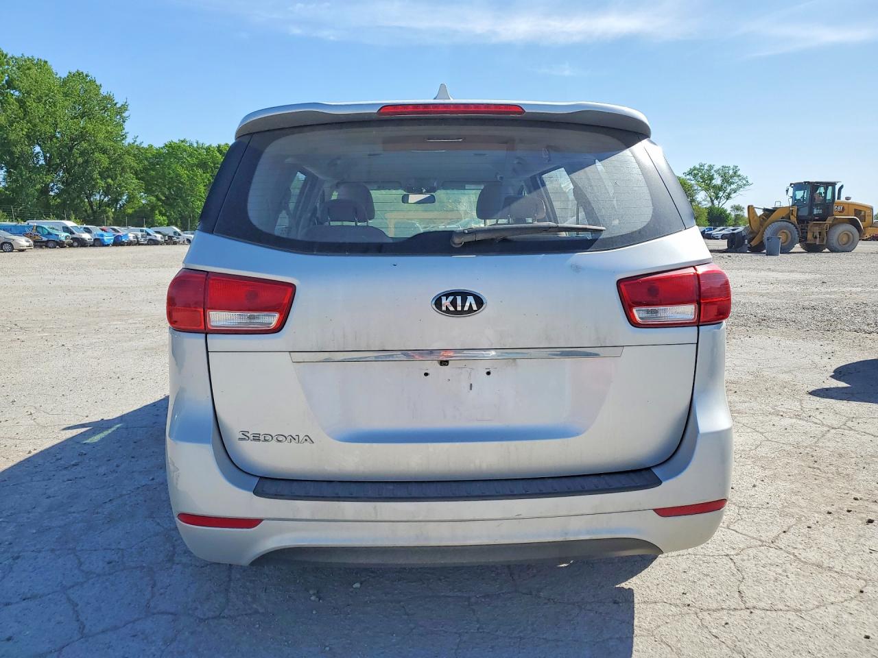 2017 Kia Sedona L Silver vin: KNDMA5C15H6284105