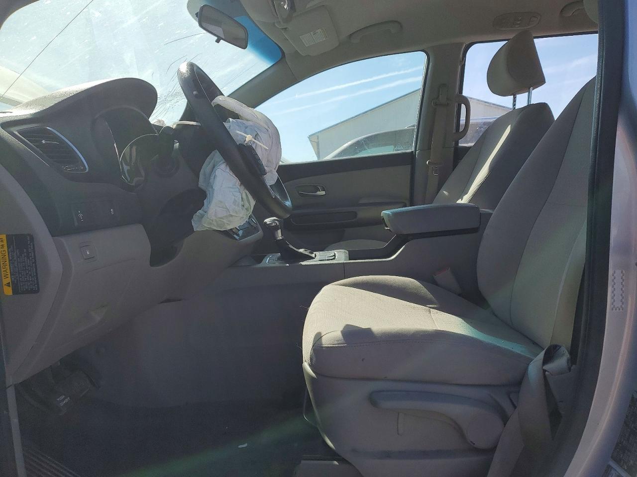 2017 Kia Sedona L Silver vin: KNDMA5C15H6284105