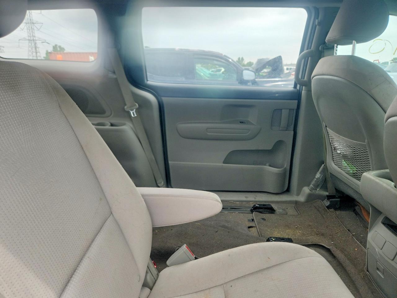 2019 Kia Sedona L Silver vin: KNDMA5C18K6572238