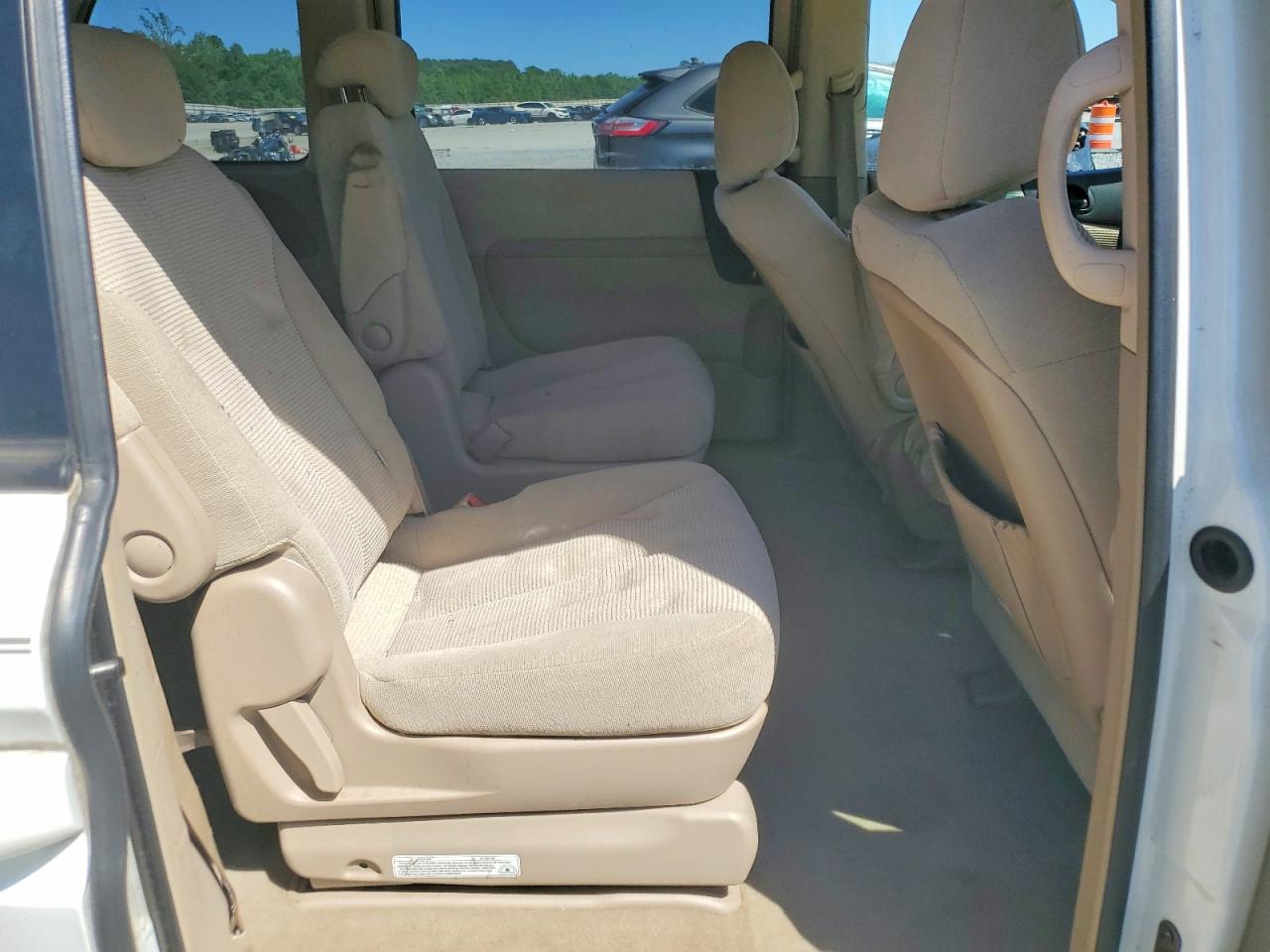 2007 Kia Sedona Base Белый vin: KNDMB133276125502