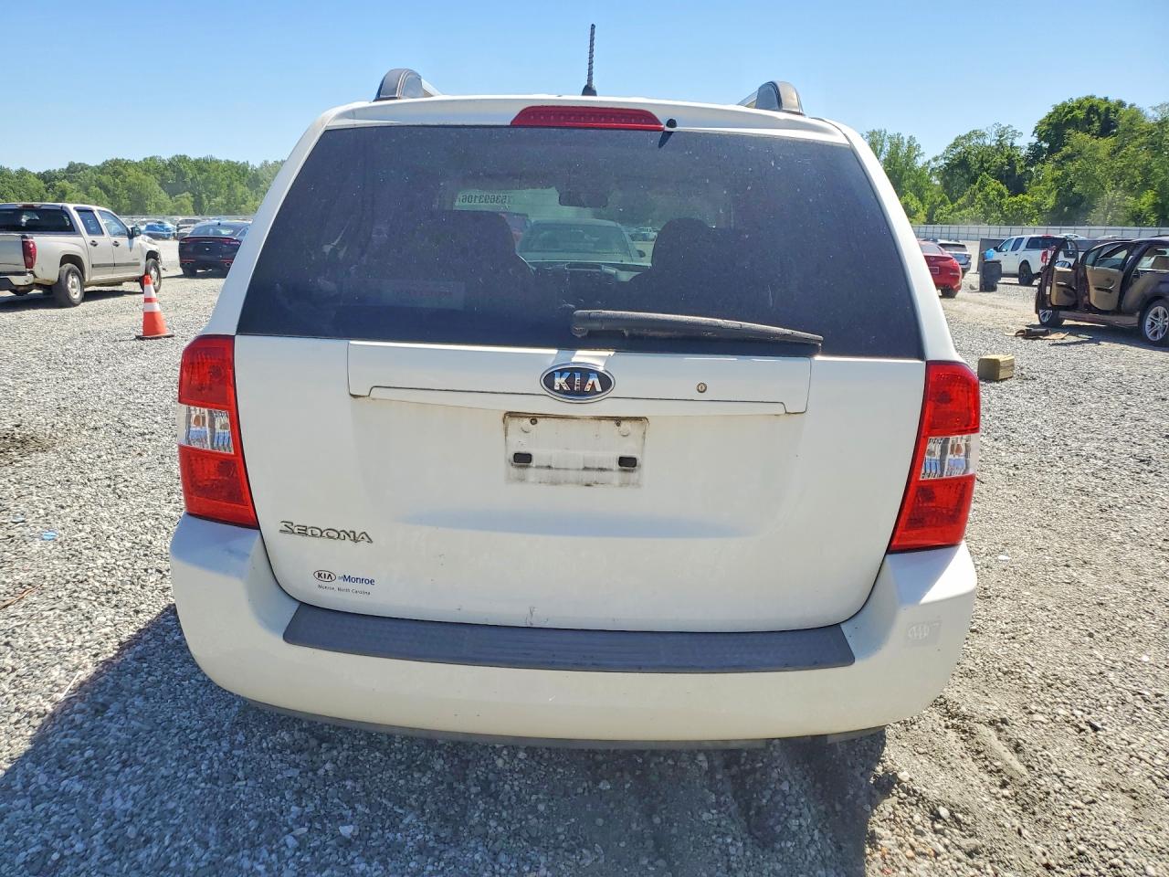 2007 Kia Sedona Base Белый vin: KNDMB133276125502