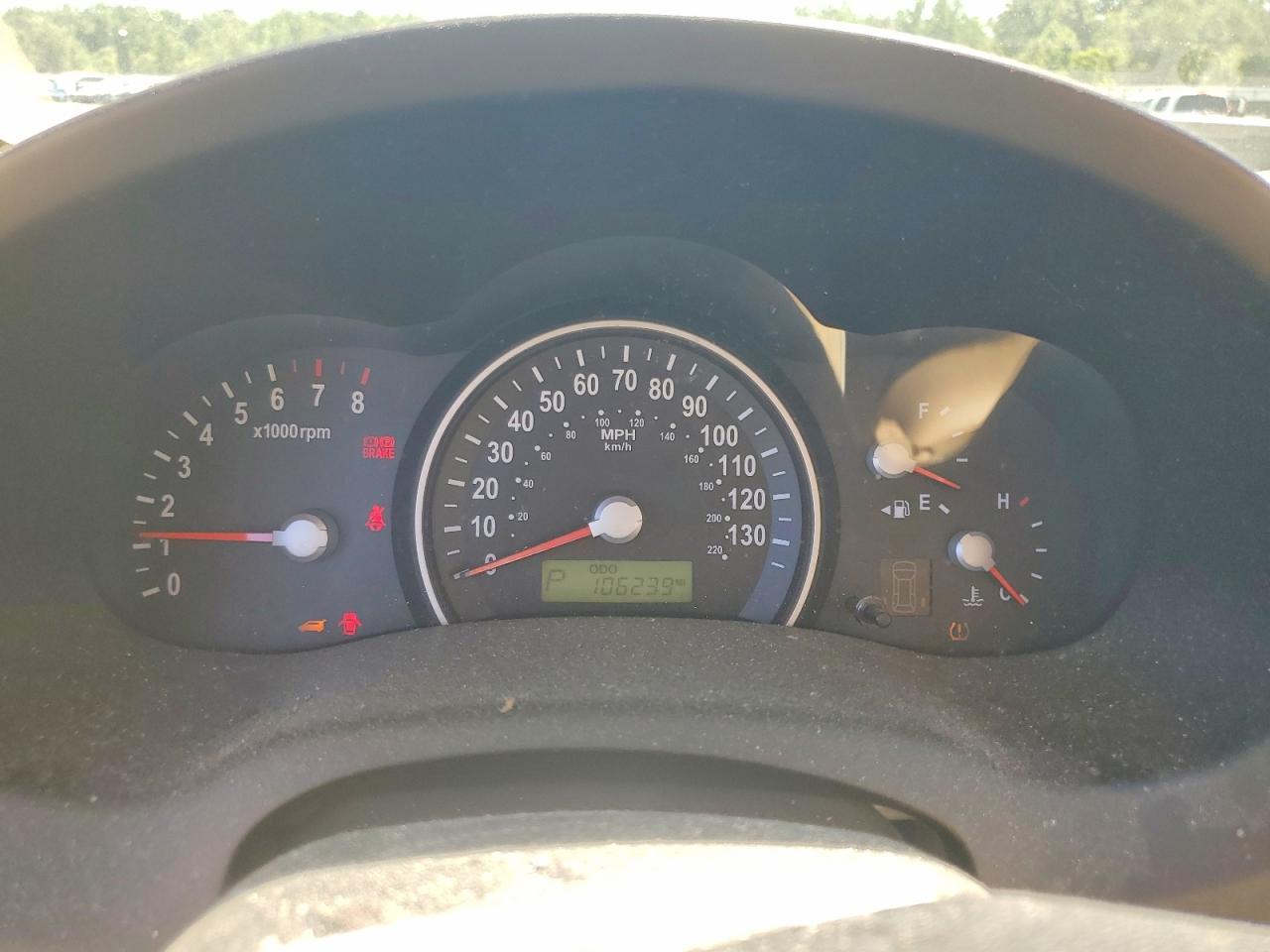 2007 Kia Sedona Base Белый vin: KNDMB133276125502