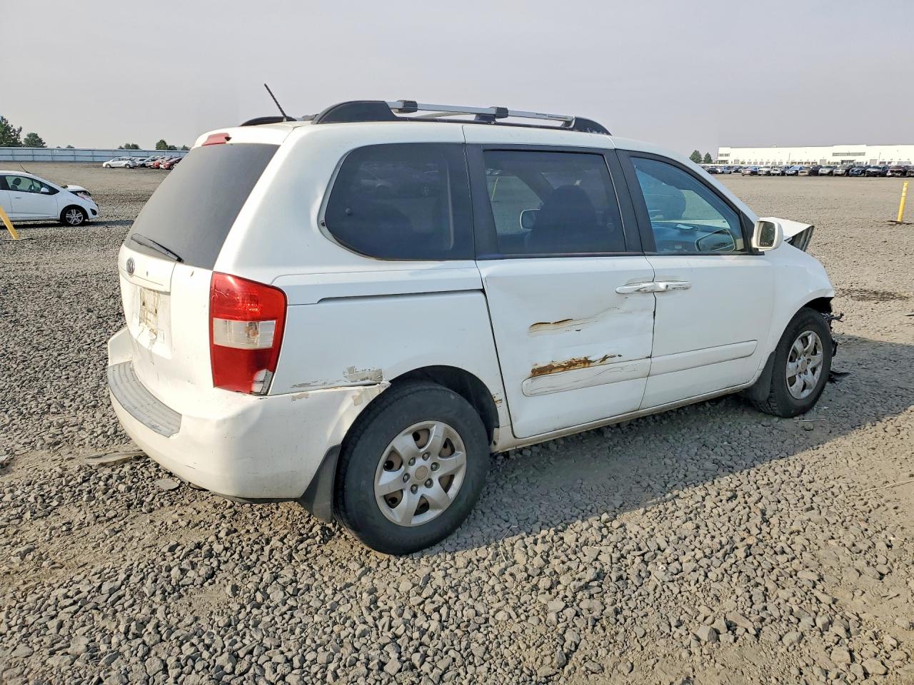 2007 Kia Sedona Base White vin: KNDMB133276134250