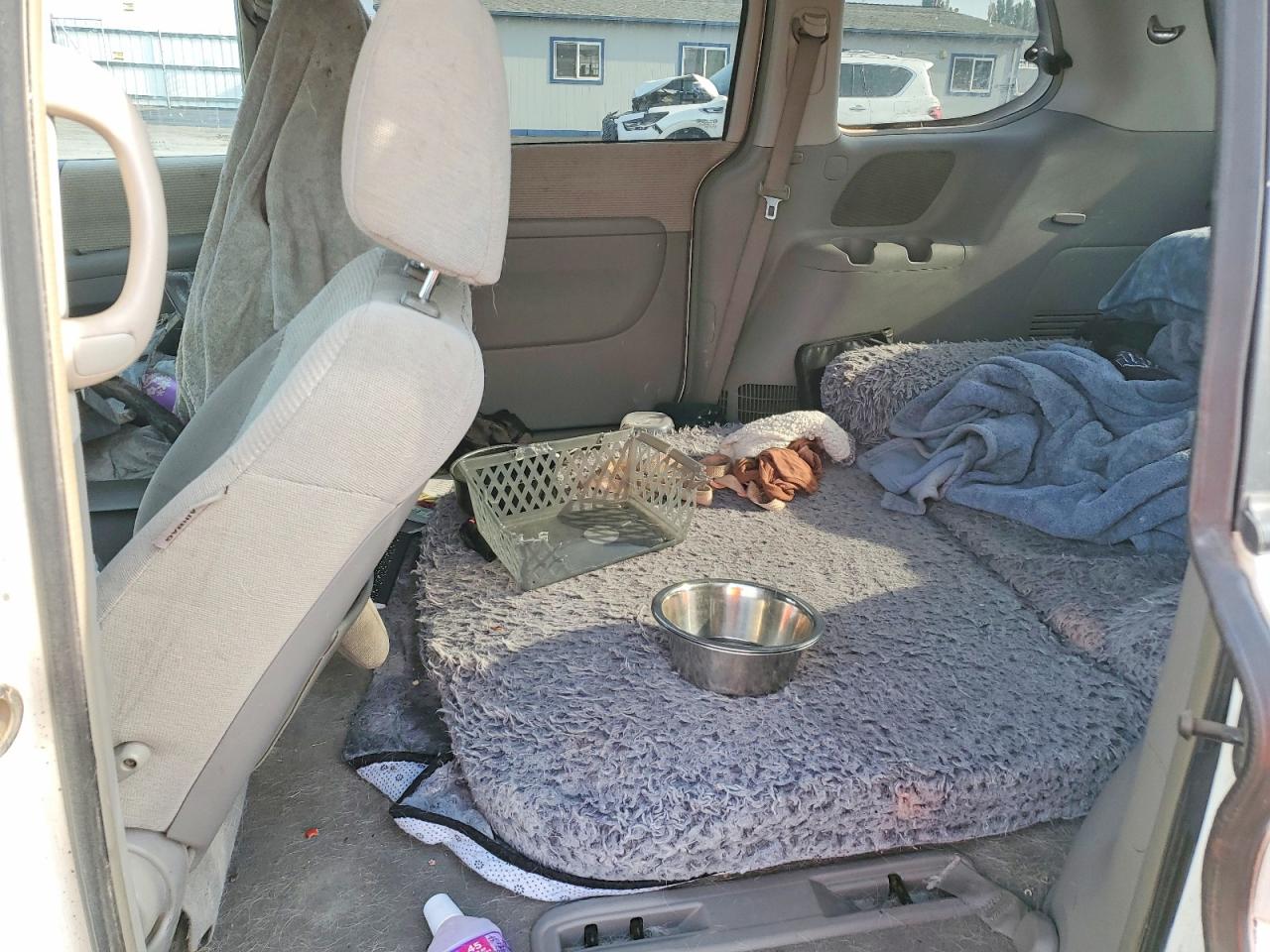 2007 Kia Sedona Base White vin: KNDMB133276134250