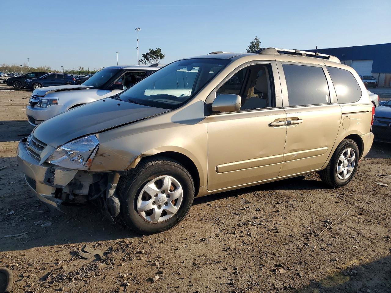 2008 Kia Sedona Base Gold vin: KNDMB133486254035