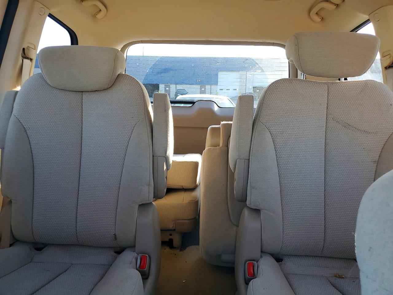 2008 Kia Sedona Base Gold vin: KNDMB133486254035