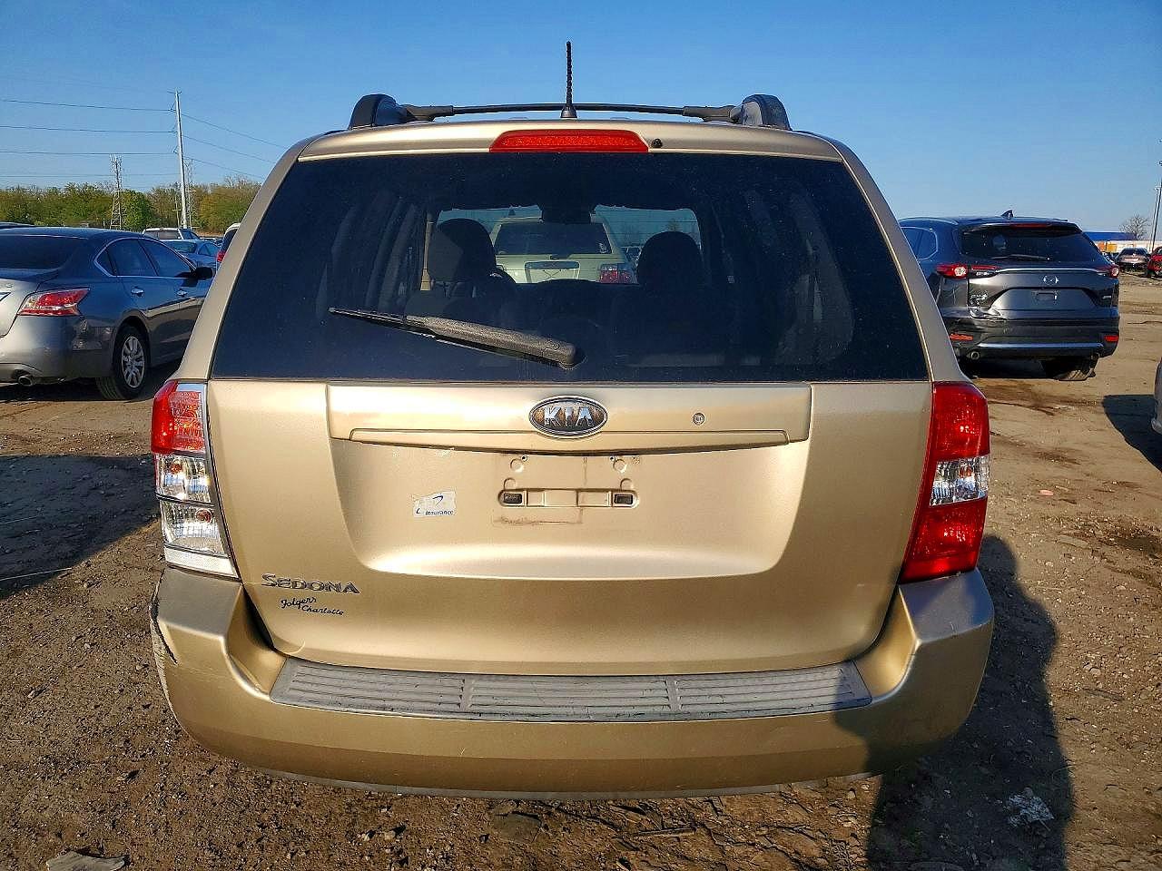 2008 Kia Sedona Base Gold vin: KNDMB133486254035
