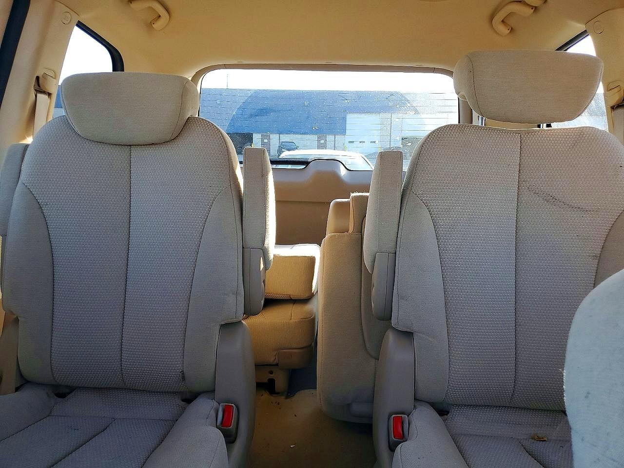 2008 Kia Sedona Base Gold vin: KNDMB133486254035