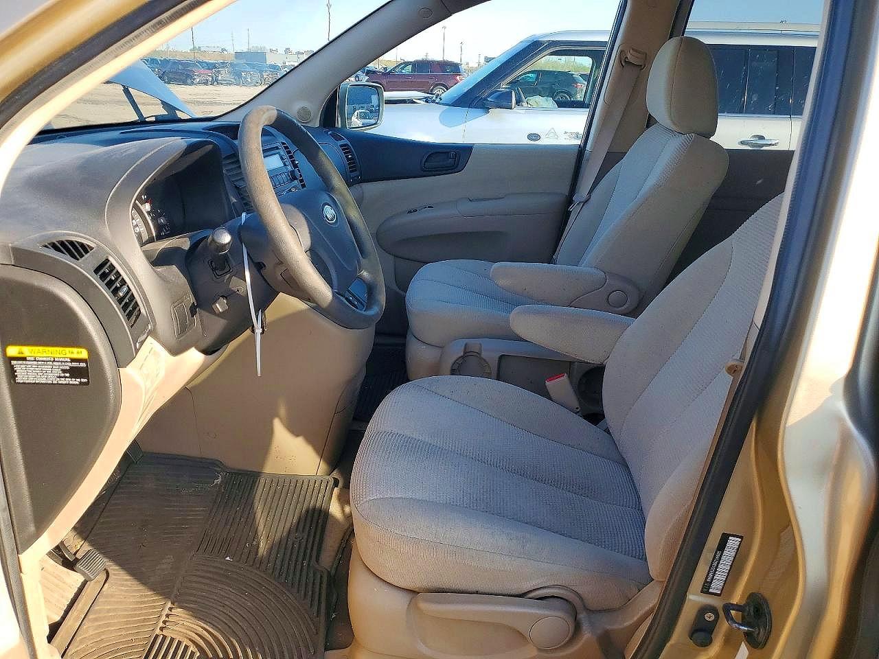 2008 Kia Sedona Base Gold vin: KNDMB133486254035