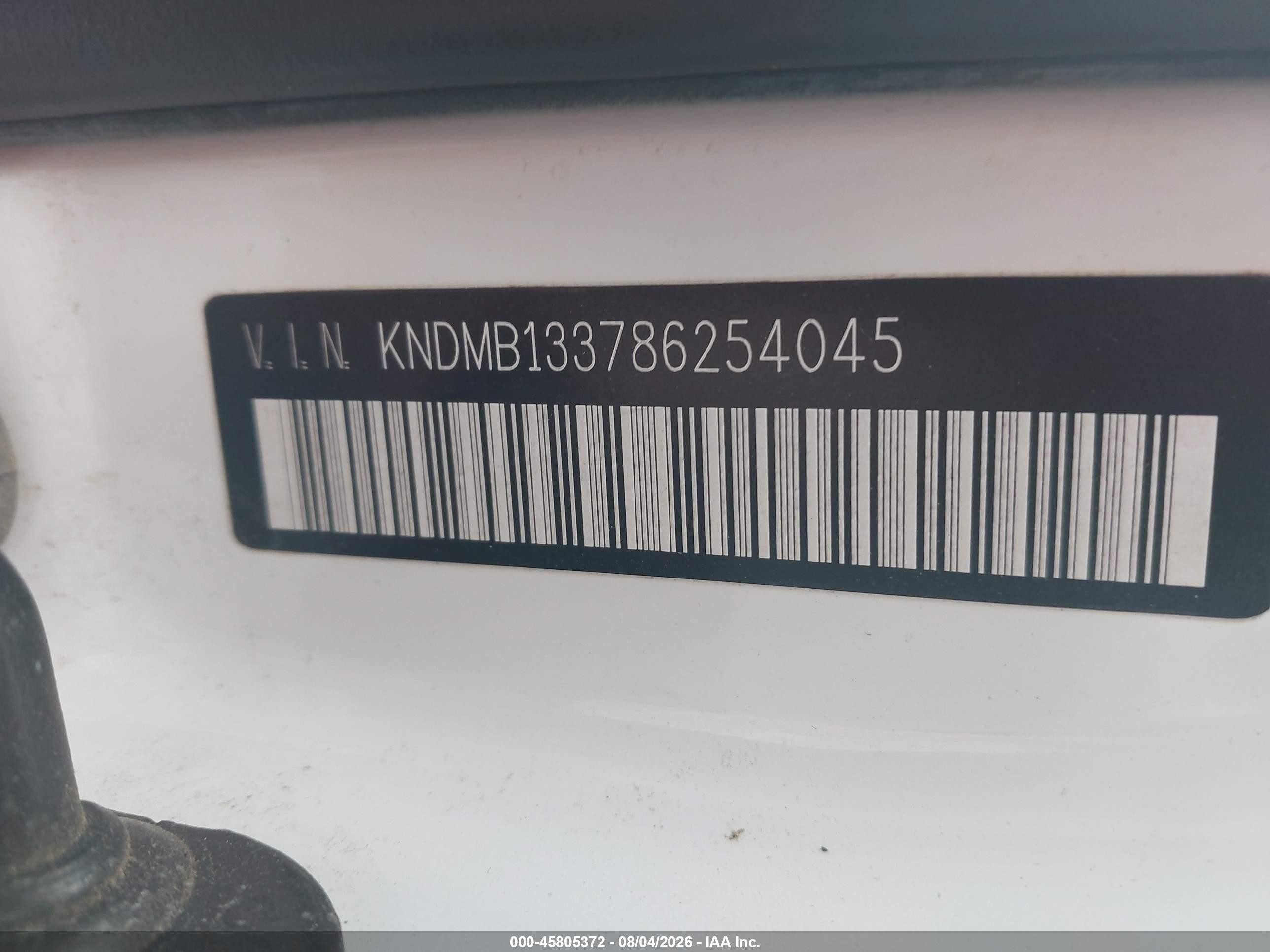 2008 Kia Sedona   White vin: KNDMB133786254045