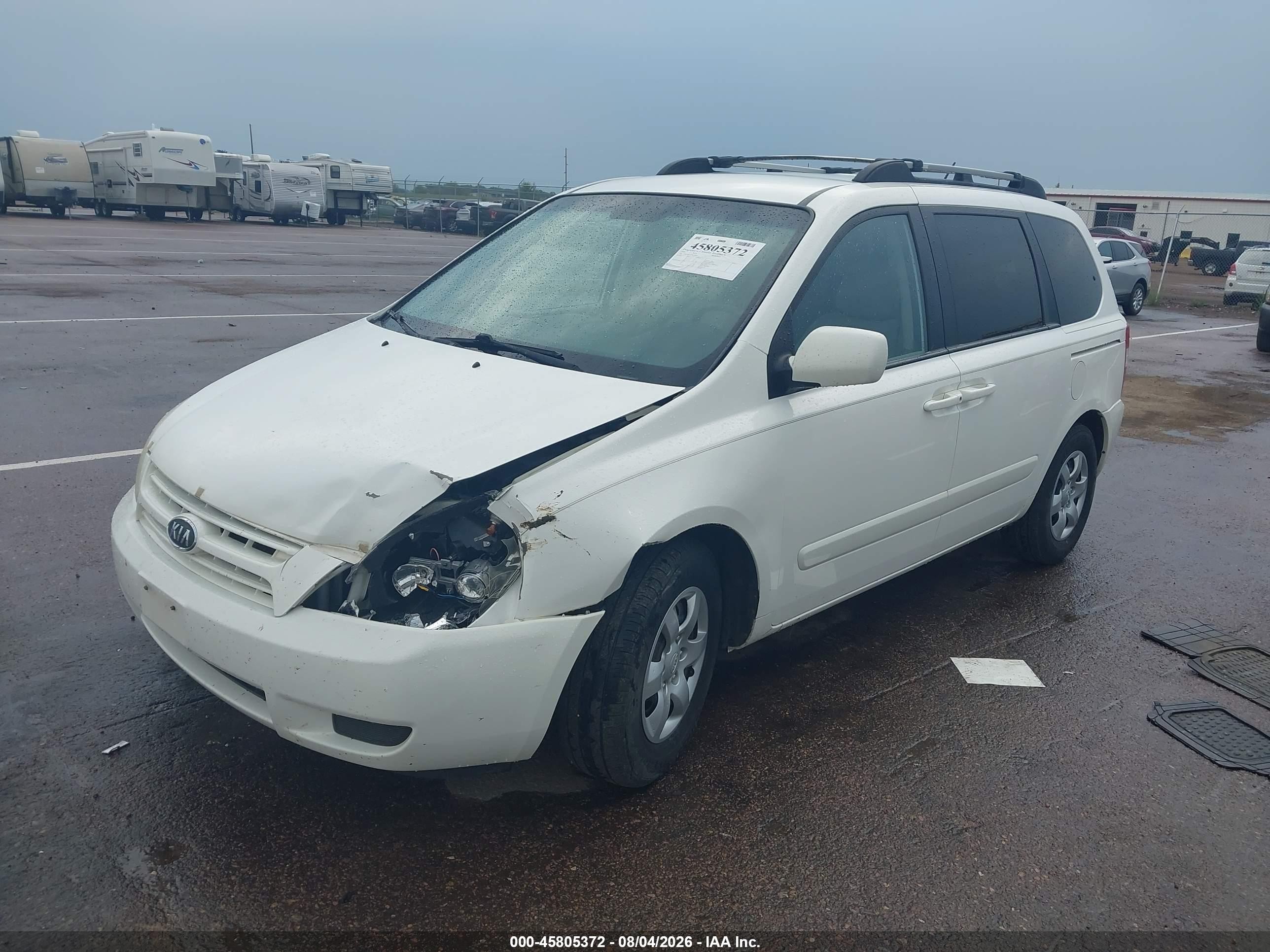 2008 Kia Sedona   White vin: KNDMB133786254045