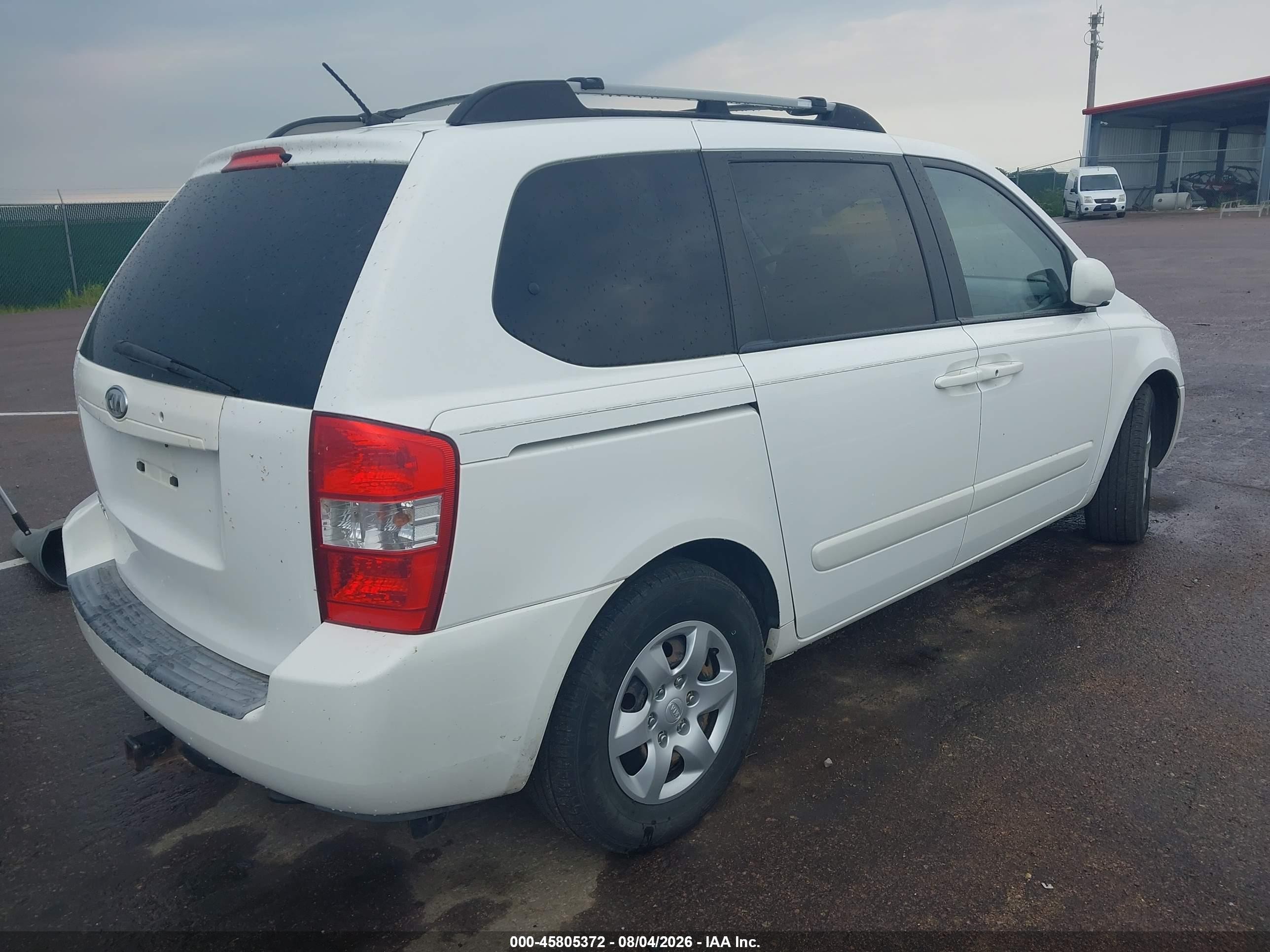 2008 Kia Sedona   White vin: KNDMB133786254045
