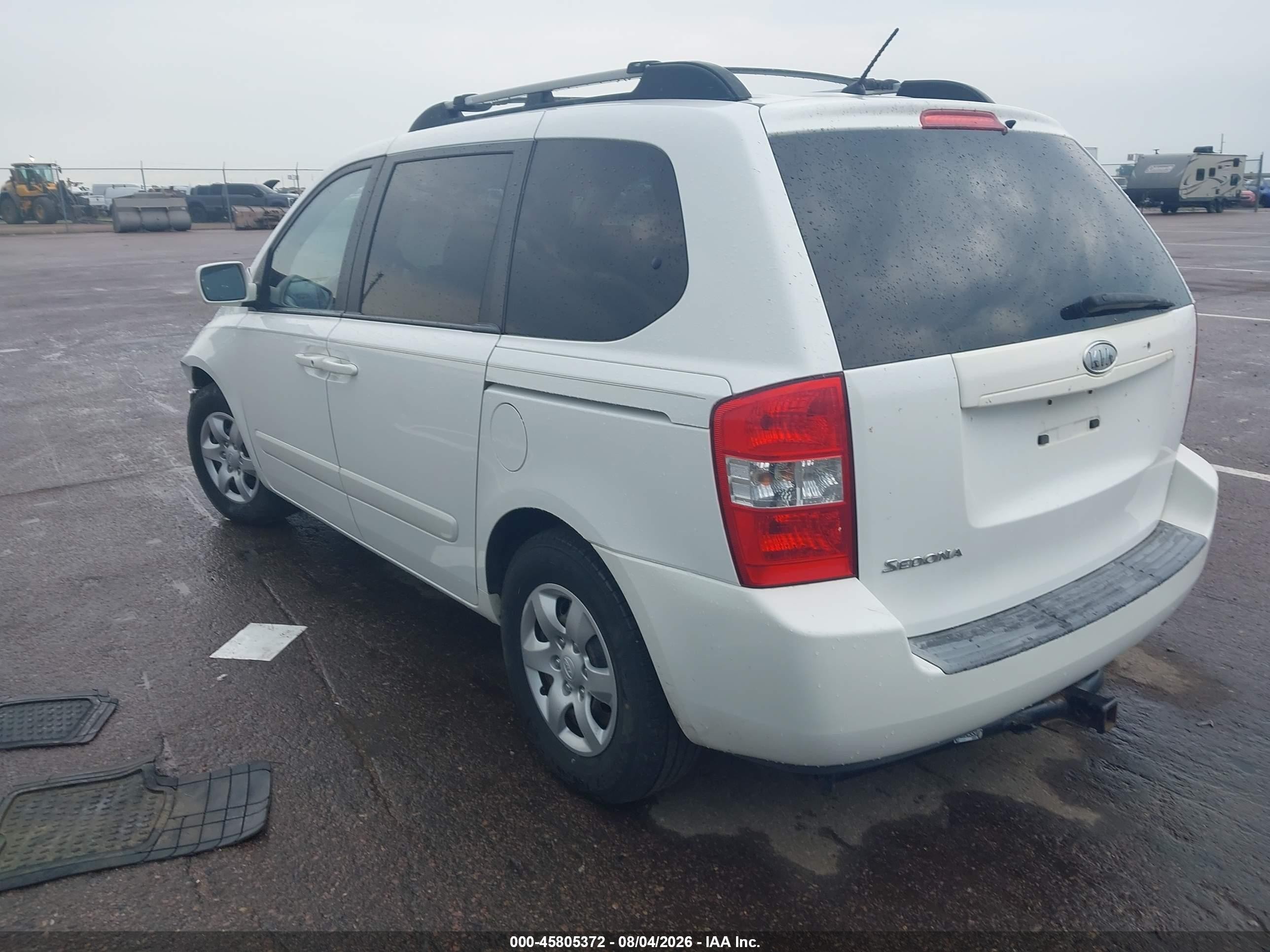 2008 Kia Sedona   White vin: KNDMB133786254045